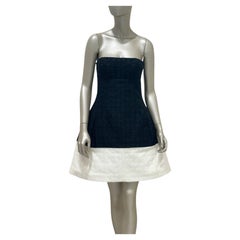 Robe moulante chic noir et blanc Chanel 10S, taille FR36 S