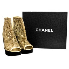 CHANEL '11 Runway Handmade Floral Chain Platform Booties sz 41