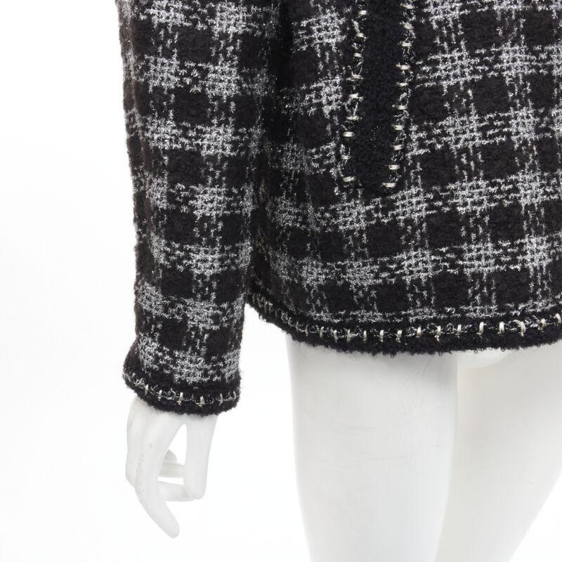 CHANEL 11A Fantasy Tweed nero argento a quadri con collo asimmetrico FR44 XL in vendita 6