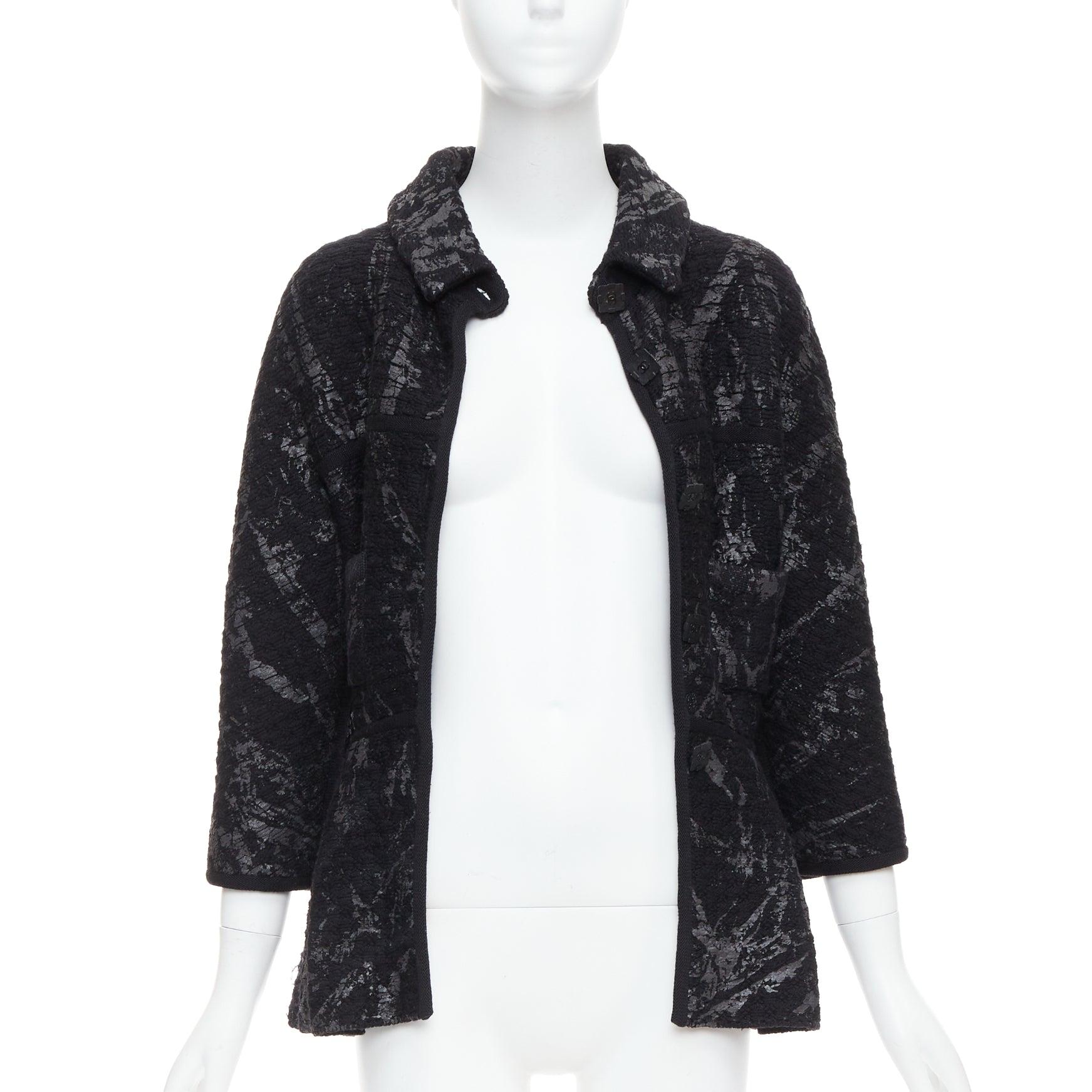 CHANEL 11A grau schwarz-schwarz lackiert Tweed CC quadratische Knöpfe peplum-Mantel FR38 M (Schwarz) im Angebot