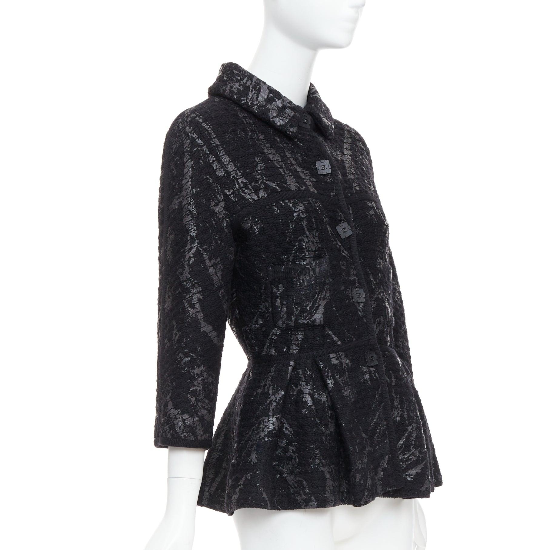 CHANEL 11A grau schwarz-schwarz lackiert Tweed CC quadratische Knöpfe peplum-Mantel FR38 M im Zustand „Hervorragend“ im Angebot in Hong Kong, NT