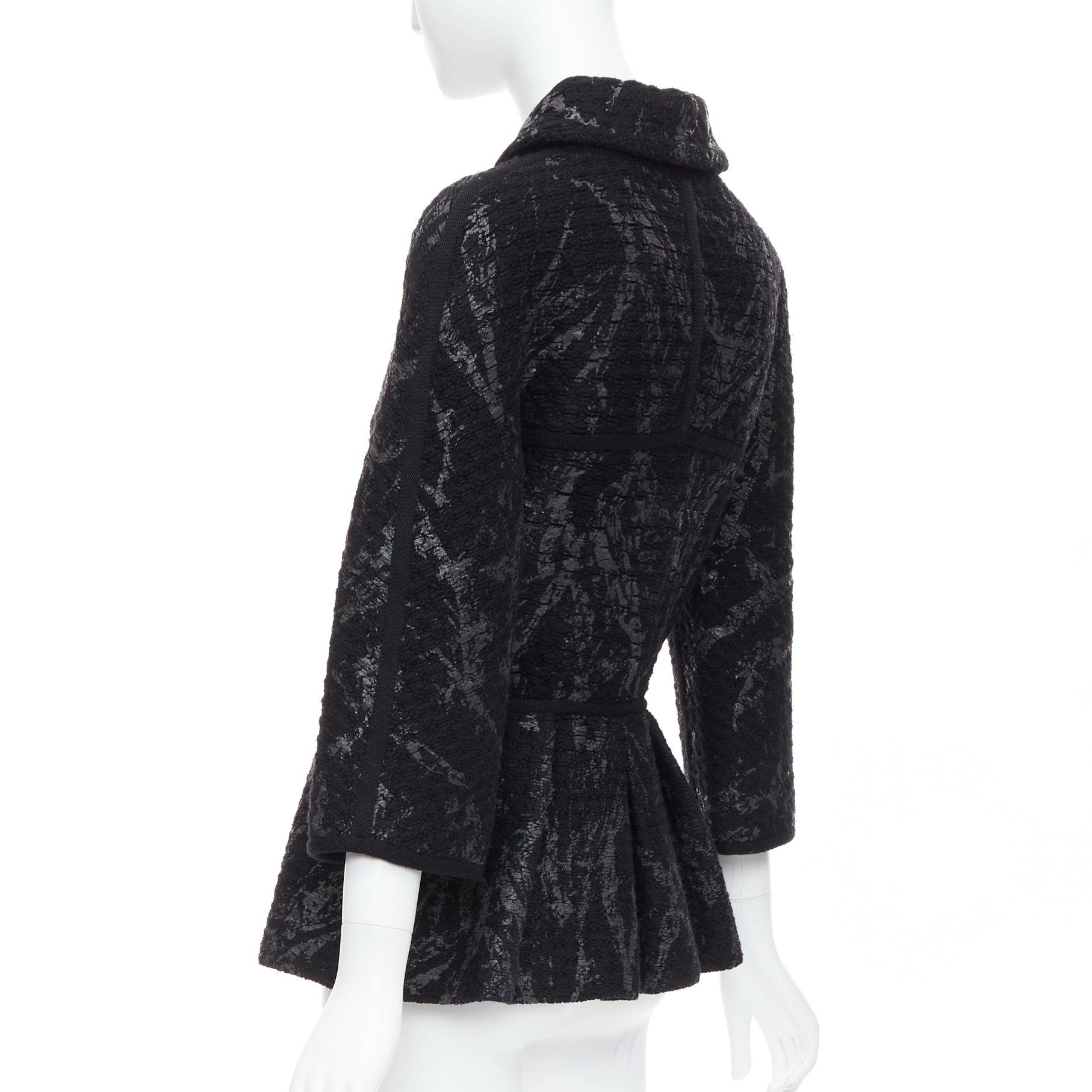 CHANEL 11A grau schwarz-schwarz lackiert Tweed CC quadratische Knöpfe peplum-Mantel FR38 M im Angebot 2