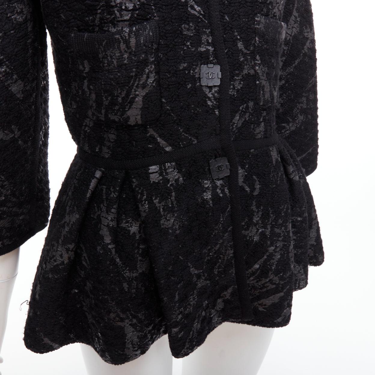 CHANEL 11A grau schwarz-schwarz lackiert Tweed CC quadratische Knöpfe peplum-Mantel FR38 M im Angebot 3