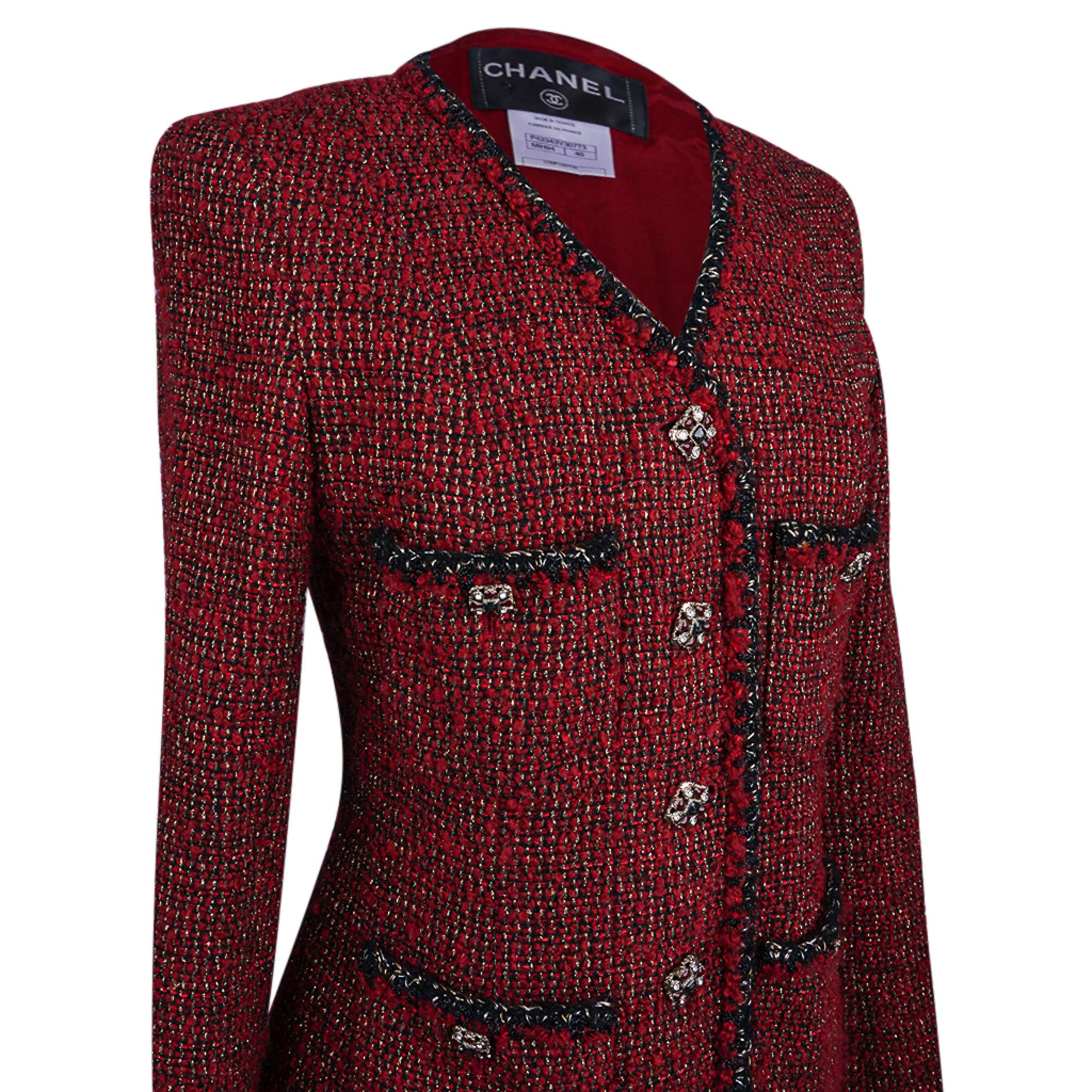 Chanel 11A Jacket Burgundy Red Tweed Gripoix CC Buttons 40 /6  In Excellent Condition In Miami, FL
