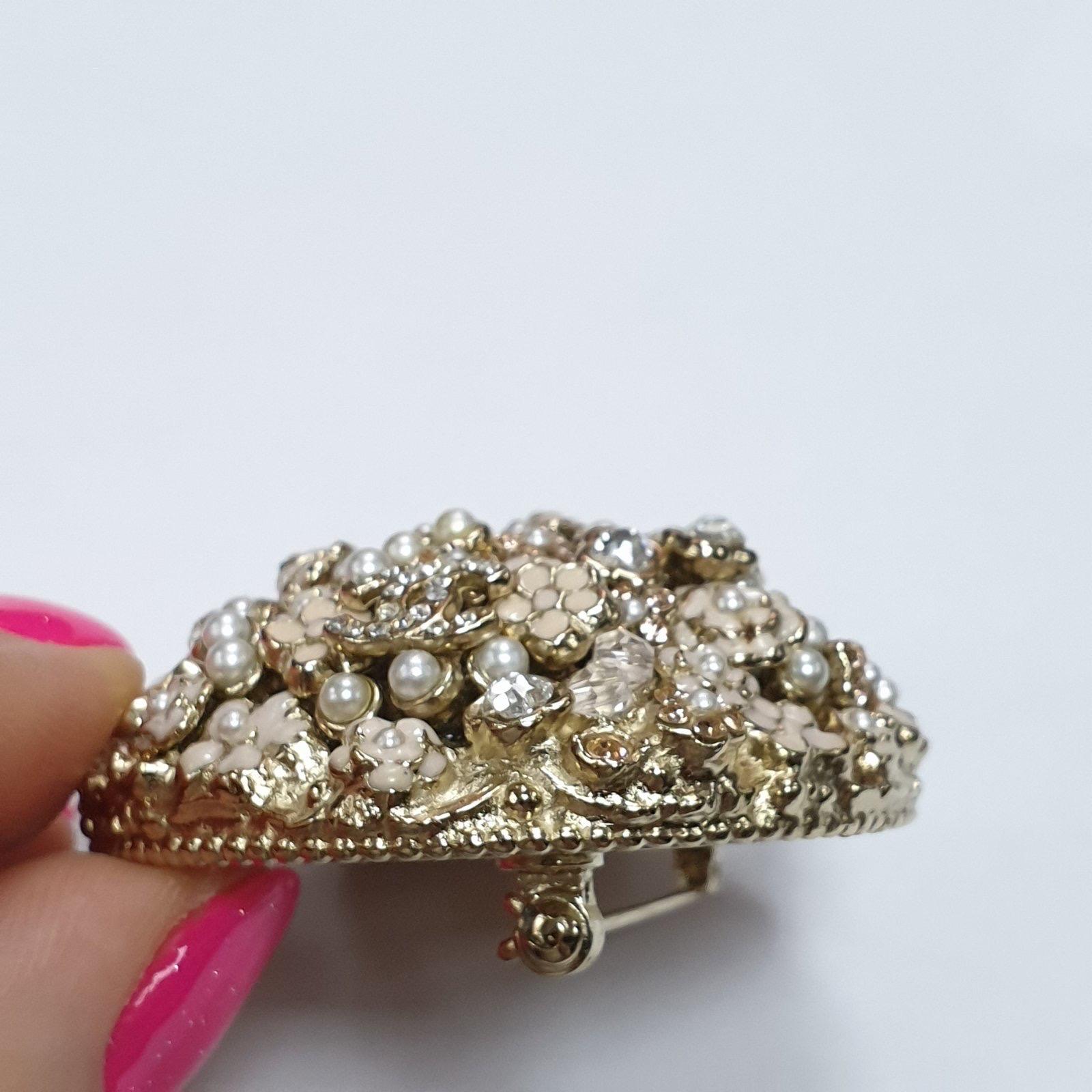 Chanel 11A Round Faux Pearls Brooch For Sale 1
