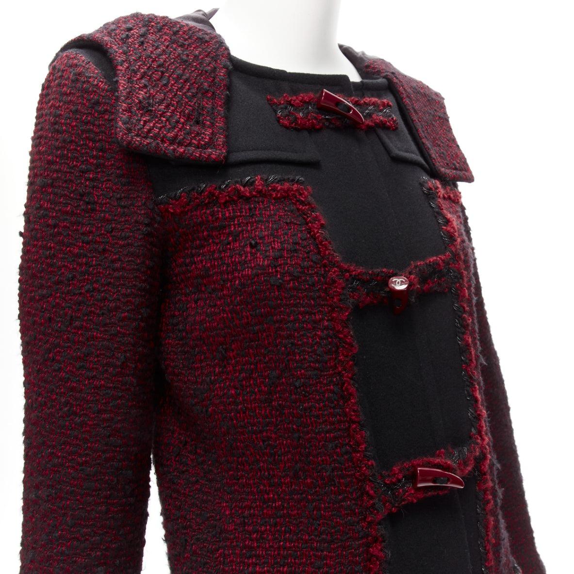 CHANEL 11A Runway red black wool tweed CC logo toggle button duffel coat FR36 S For Sale 4