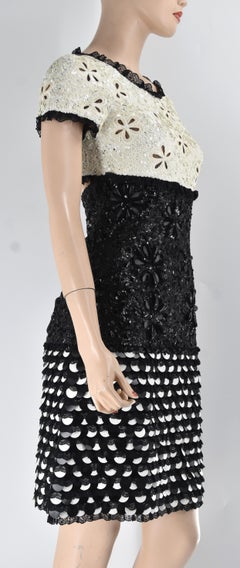 Chanel 11C Cruise 2011 - Robe de défilé ornée de sequins, neuve Europe 36