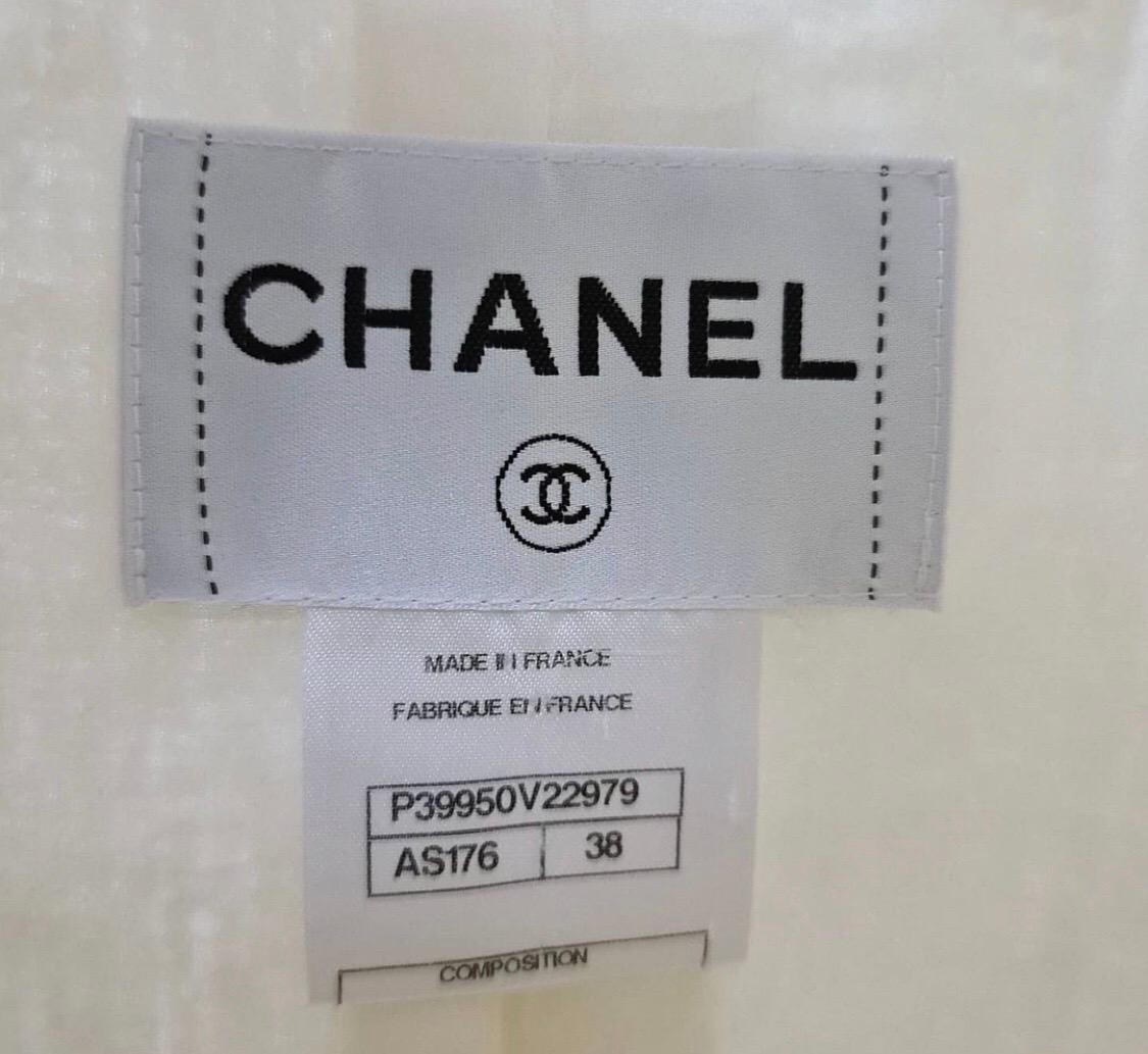 Women's Chanel 11C Ecru Tweed Lace Camellia Jacket  Gold CC logo Button
