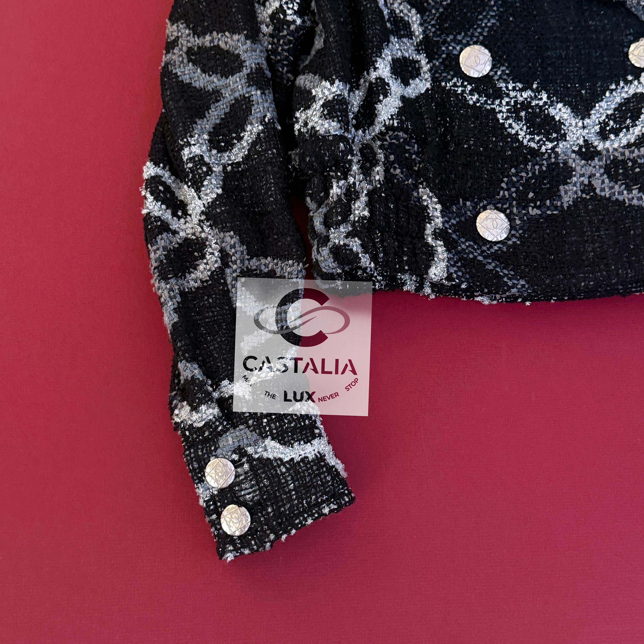 Chanel 11K$ Ad Campaigner Veste noire avec motif en maillons de chaîne 34 FR en vente 5