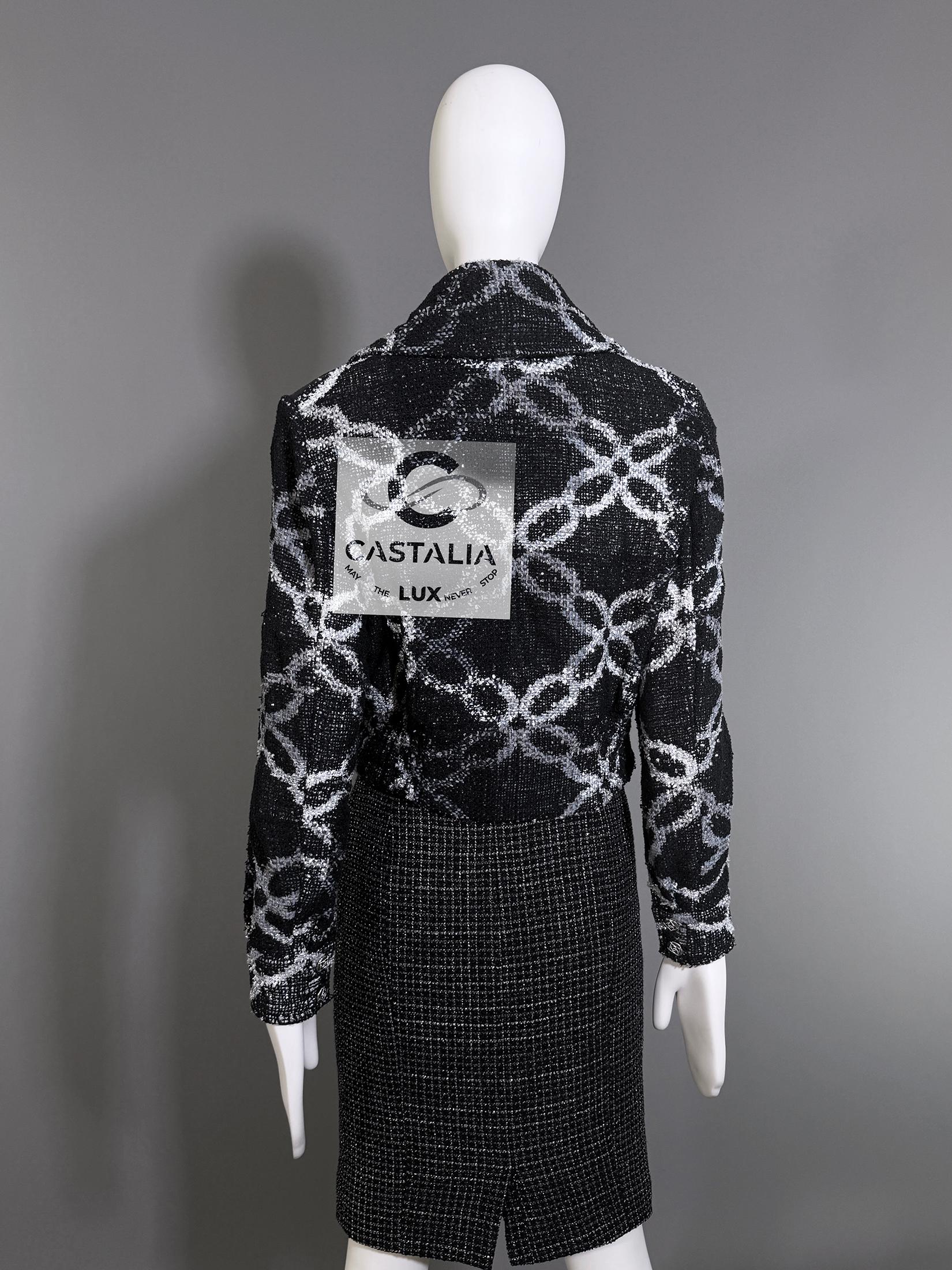 Chanel 11K$ Ad Campaigner Veste noire avec motif en maillons de chaîne 34 FR en vente 11
