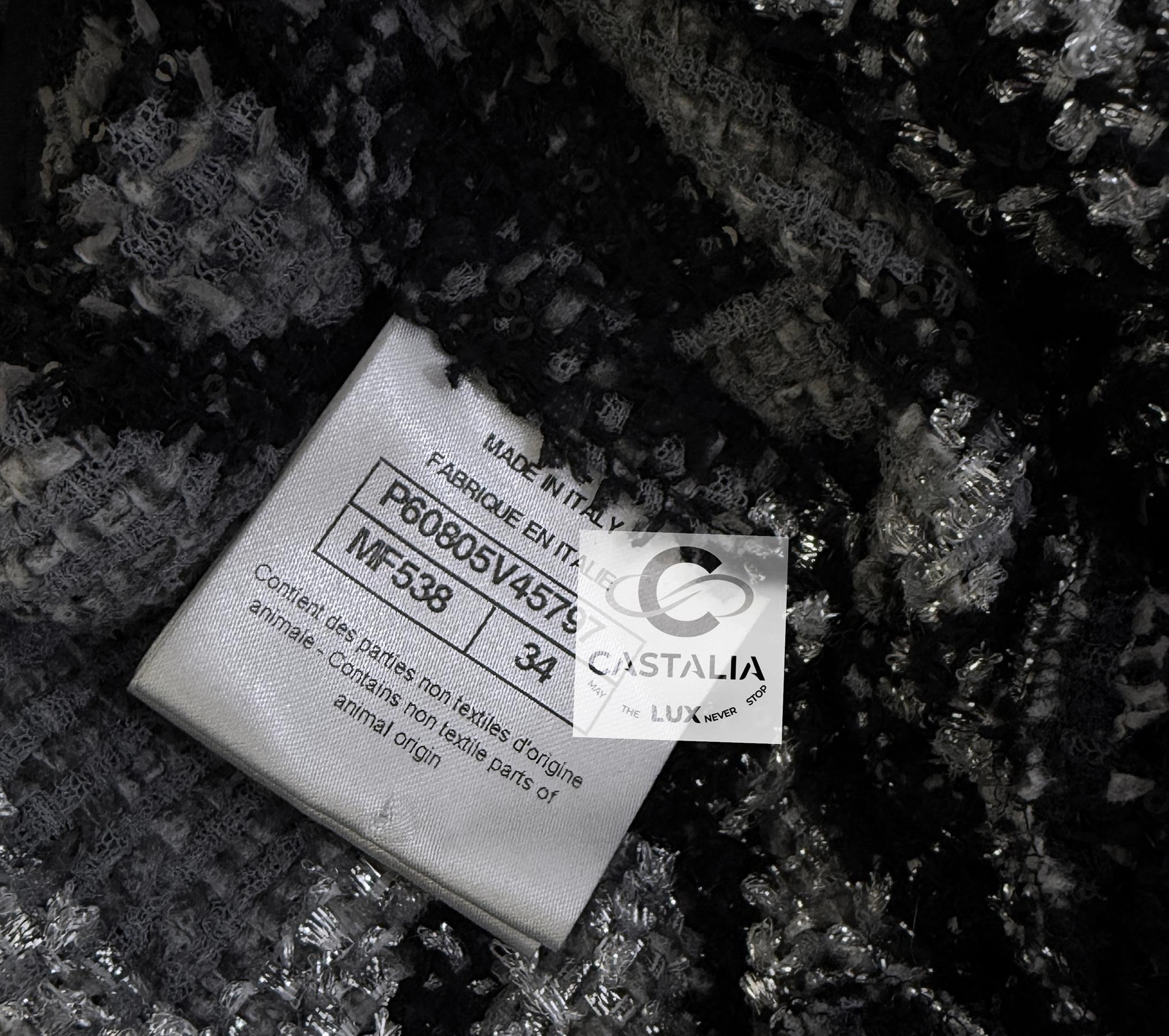 Chanel 11K$ Ad Campaigner Veste noire avec motif en maillons de chaîne 34 FR en vente 13