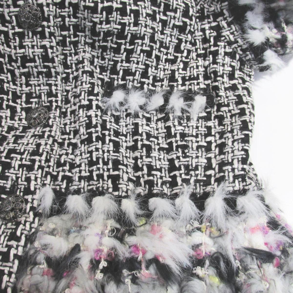 Chanel 11K Arctic Ice Fluffy Tweed-Mantel mit CC Juwelenknöpfen für Damen oder Herren im Angebot