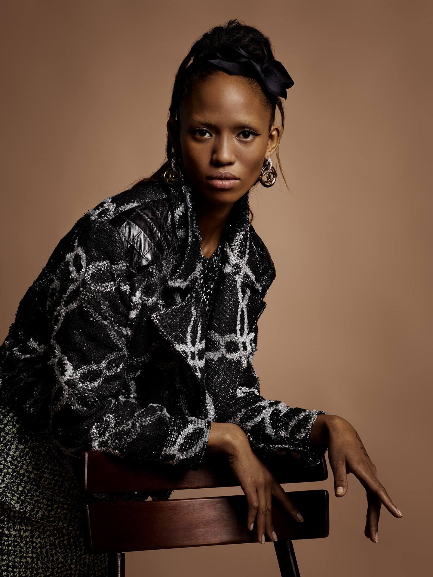 CHANEL 11K$ Schwarzer Tweed Jacke mit Kette Link Muster 34 FR für Damen oder Herren im Angebot