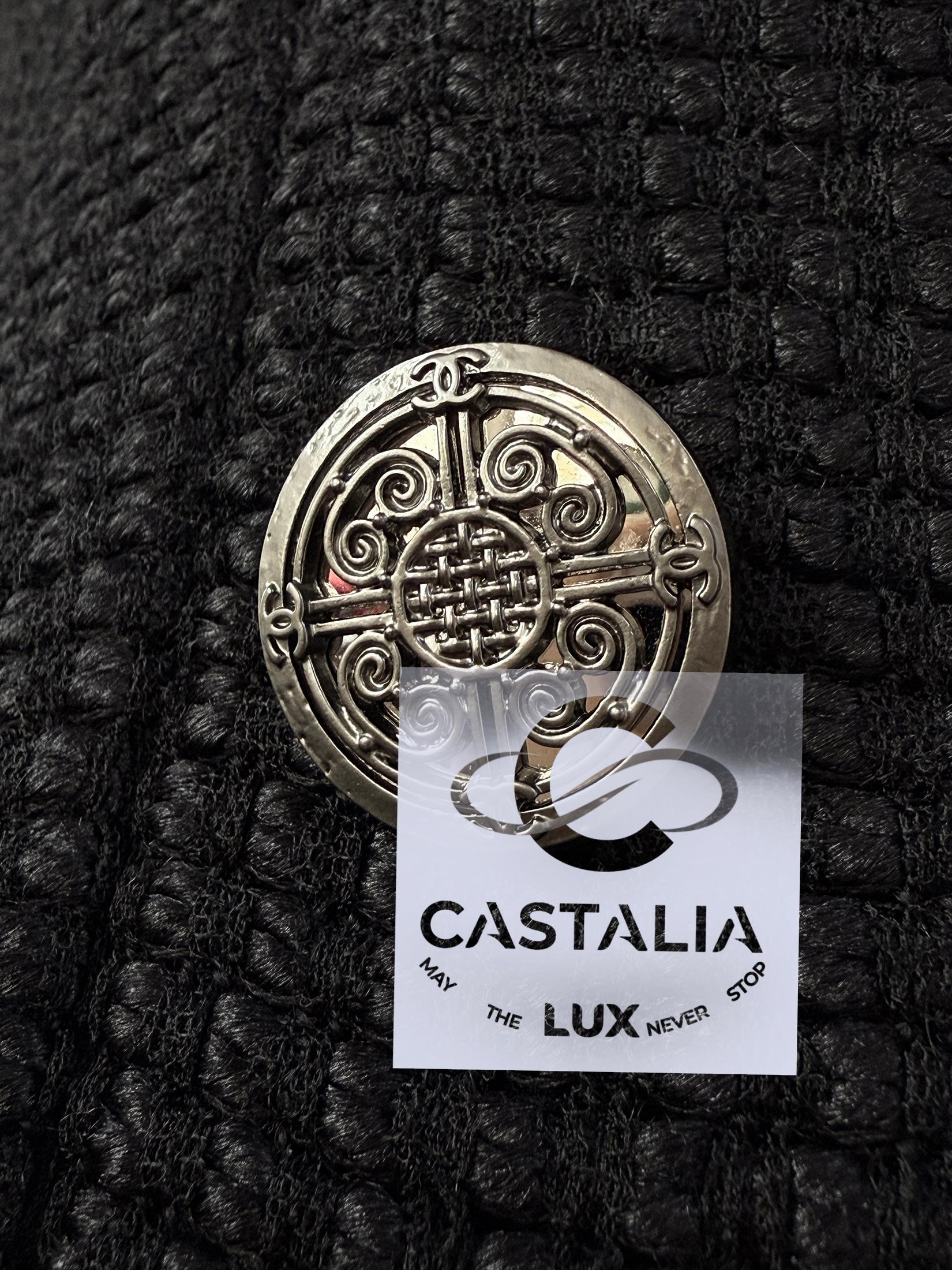 Giacca Chanel 11K$ in tweed nero con accenti di paillettes 40 FR in vendita 8