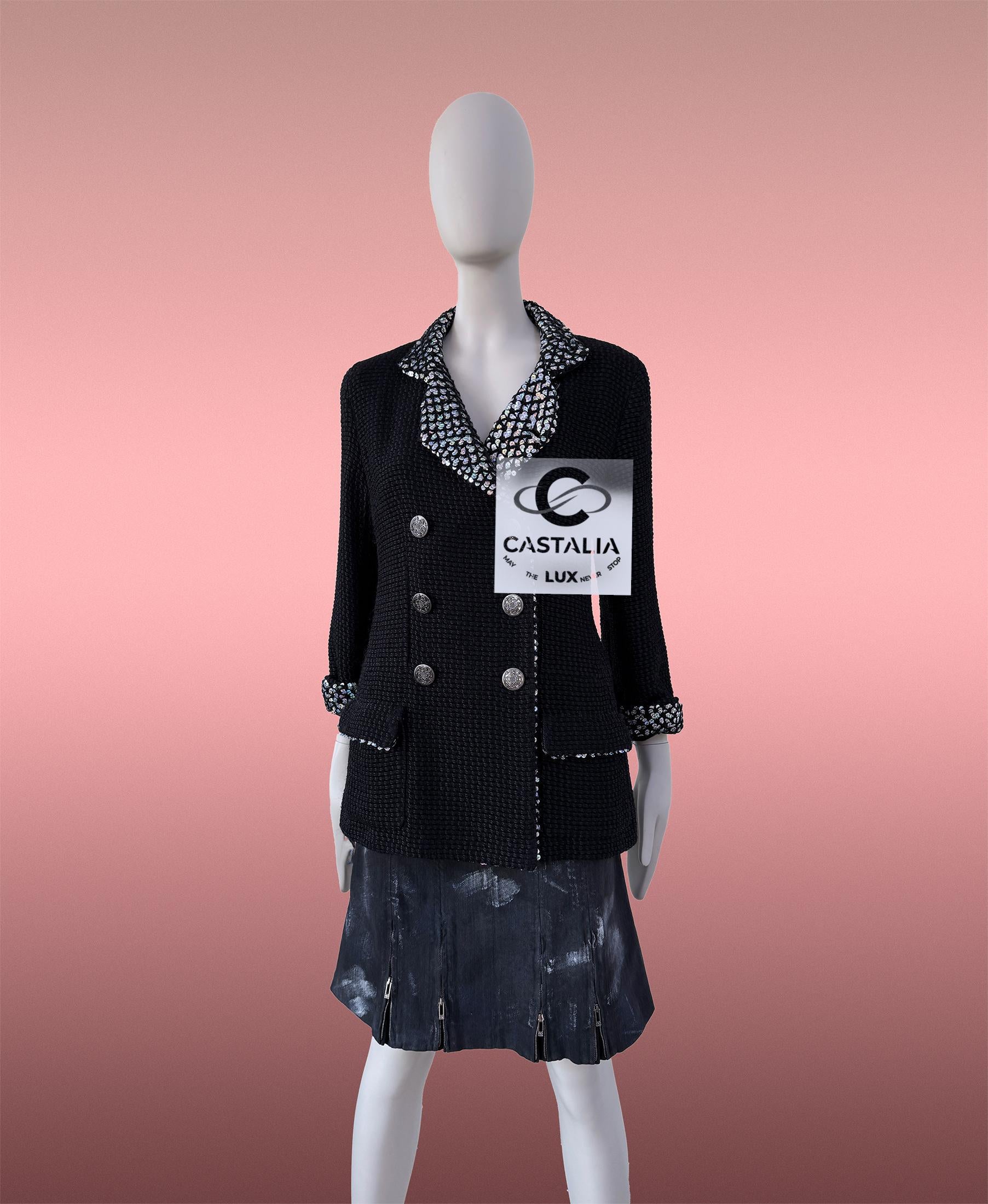 da uomo o donna Giacca Chanel 11K$ in tweed nero con accenti di paillettes 40 FR in vendita