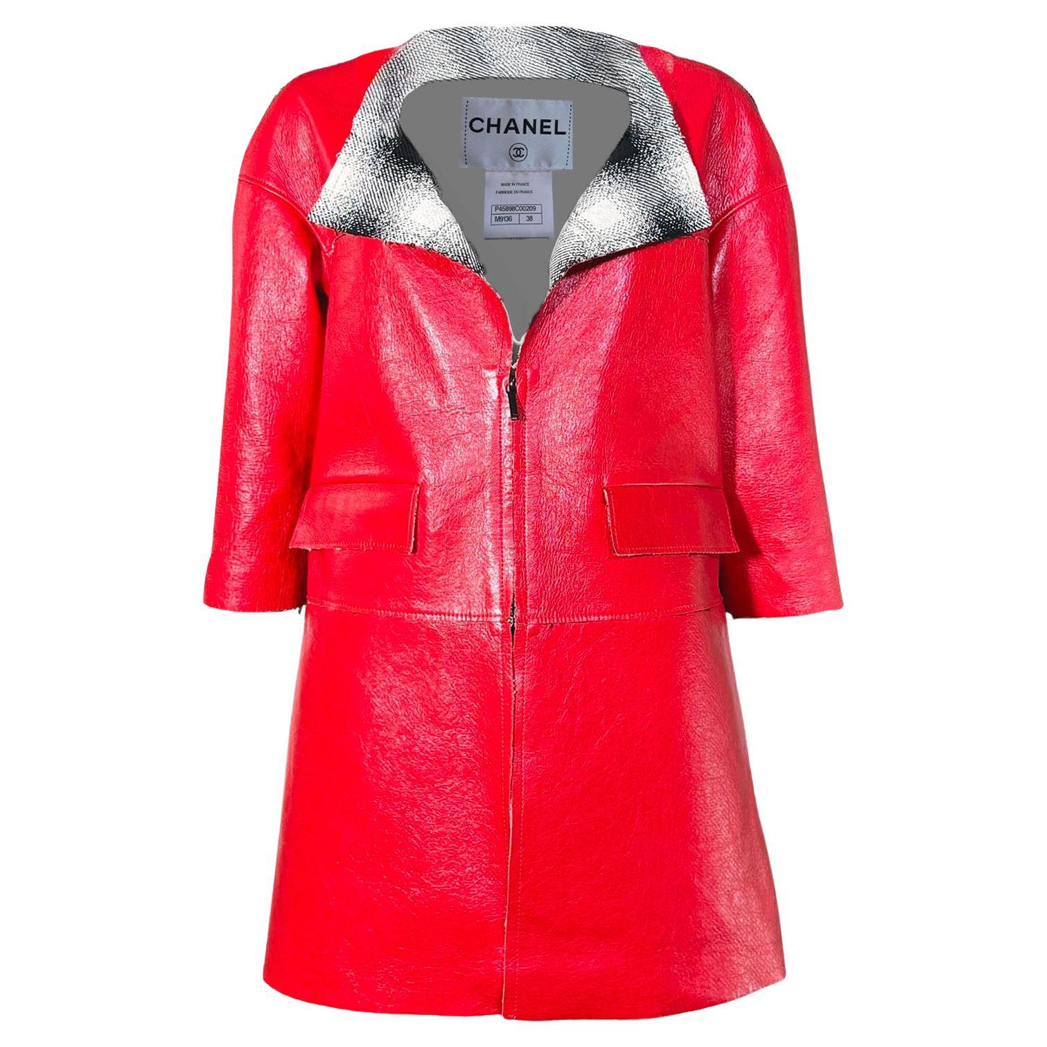 Chanel 11K$ Neu Karminrot Leder Visionär Mantel 38 FR im Angebot