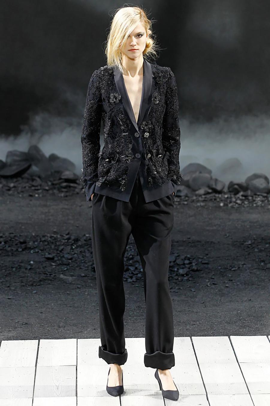 Chanel 11K$ Nueva Chaqueta de Pasarela de Encaje y Bordado 34 FR Negro en venta
