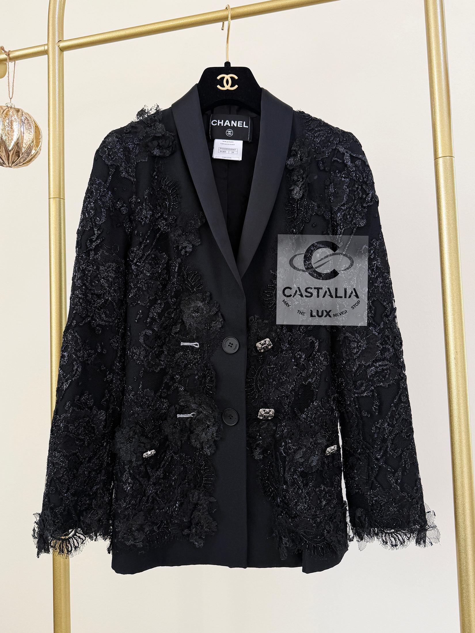 Noir Veste de défilé Chanel 11K$ neuve avec dentelle et broderie 34 FR