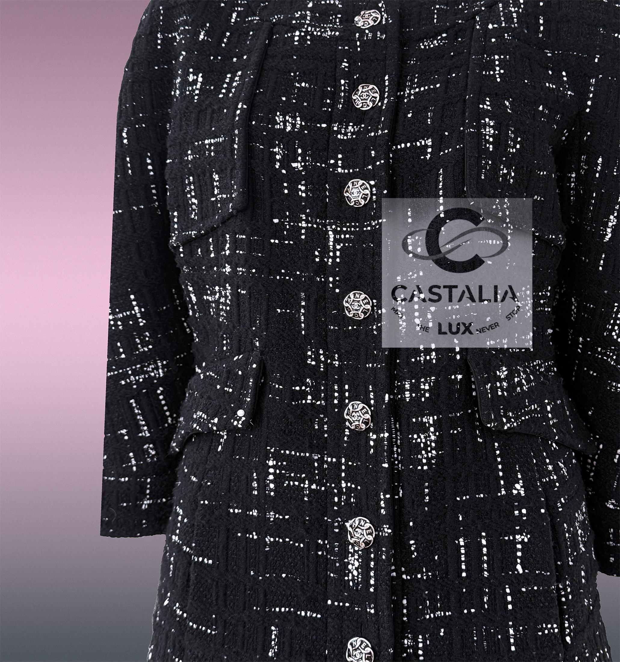 Chanel 11K$ Nuova Parigi / Amburgo Timeless Giacca in tweed nero 46 FR in vendita 6