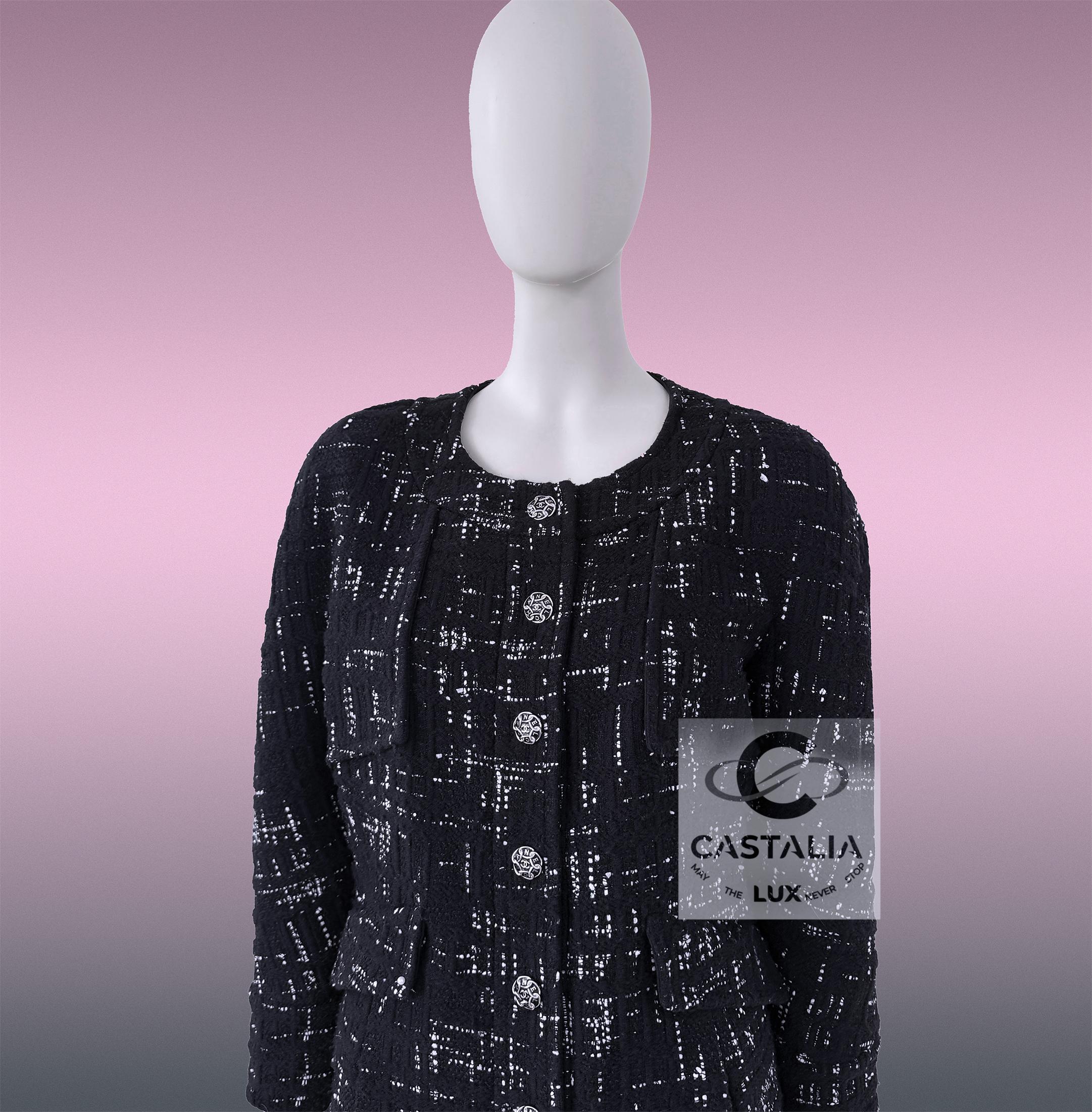 Chanel 11K$ Nuova Parigi / Amburgo Timeless Giacca in tweed nero 46 FR in vendita 1