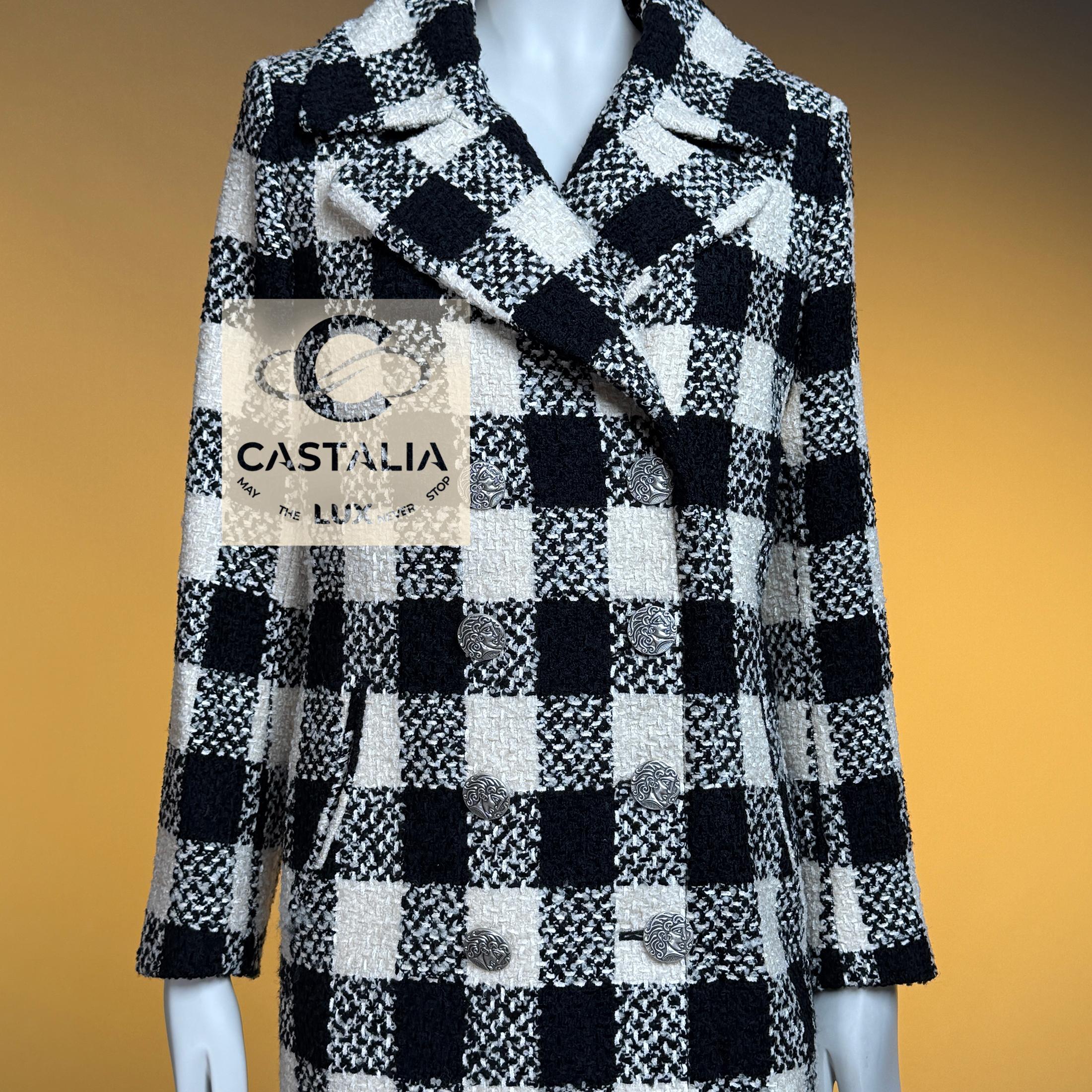 CHANEL 11K$ New Paris / Rome Runway Tweed Jacket 36 FR For Sale at