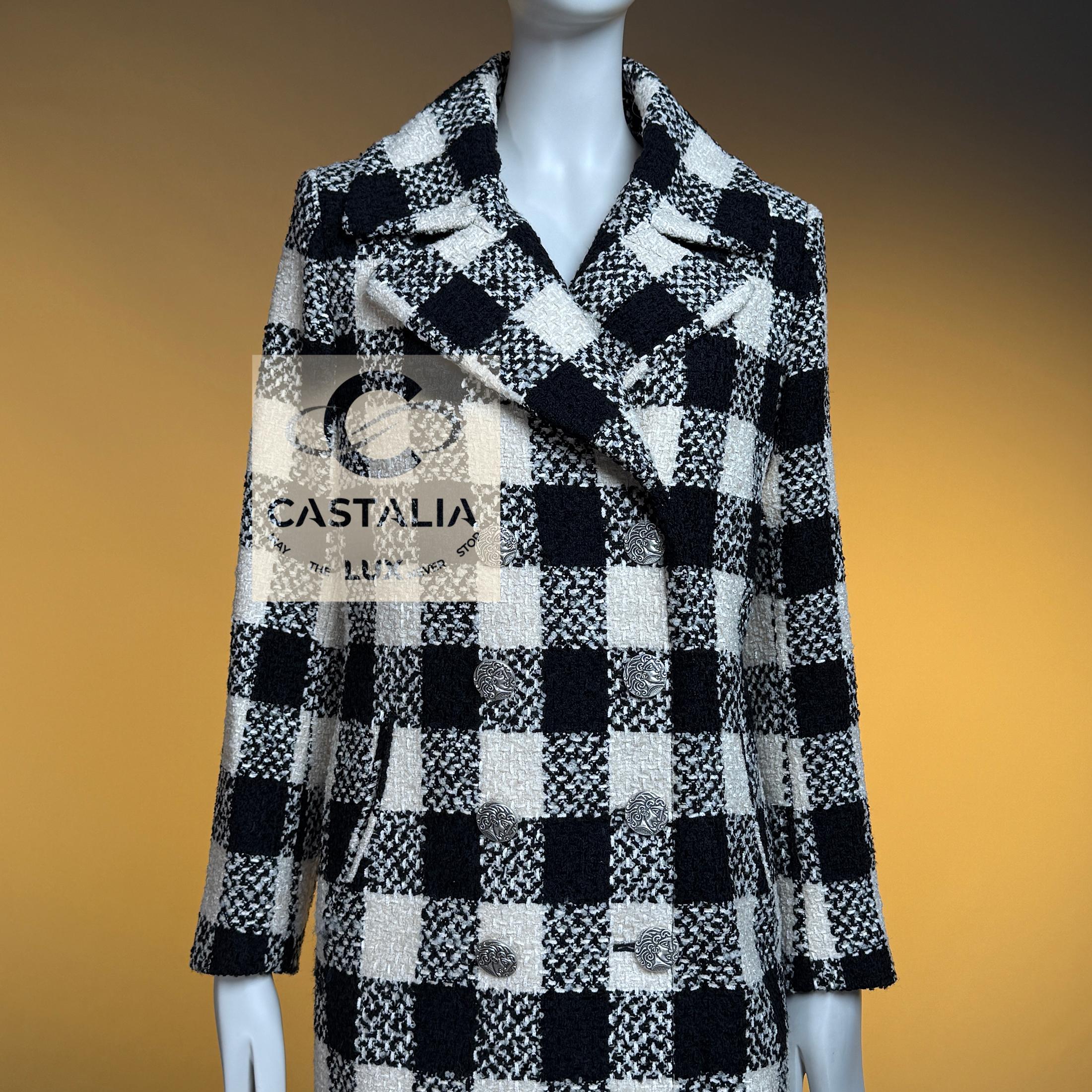 CHANEL 11K$ New Paris / Rome Runway Tweed Jacket 36 FR For Sale at
