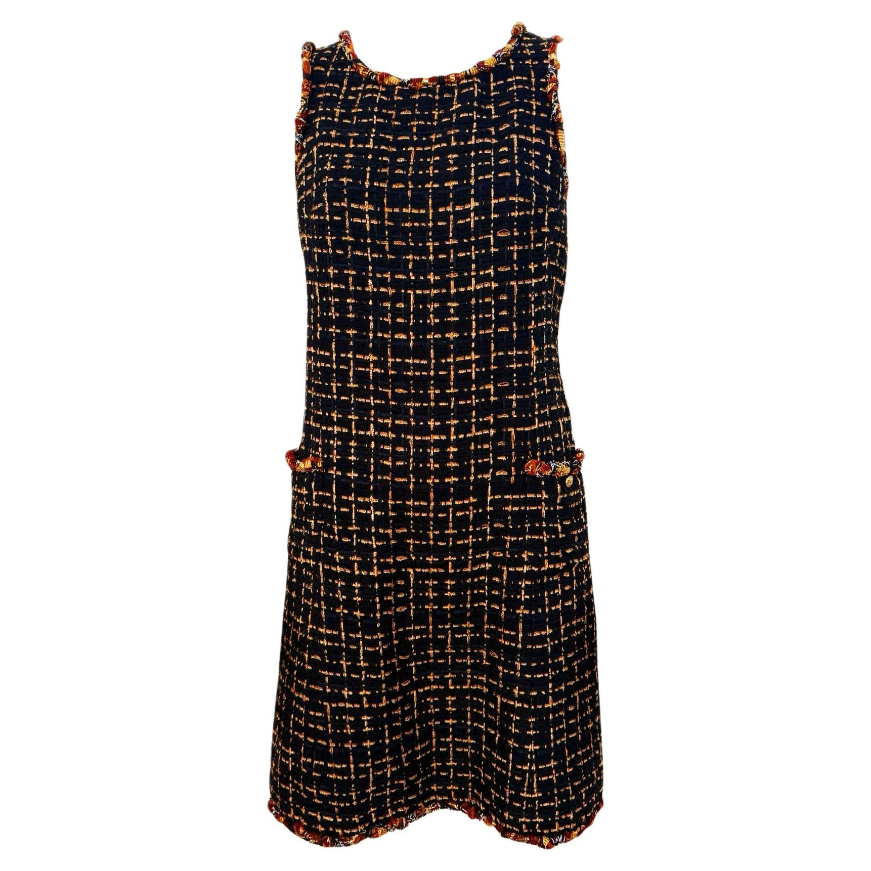 Chanel 12K$ Vestido de tweed con ribete joya 36 FR en venta