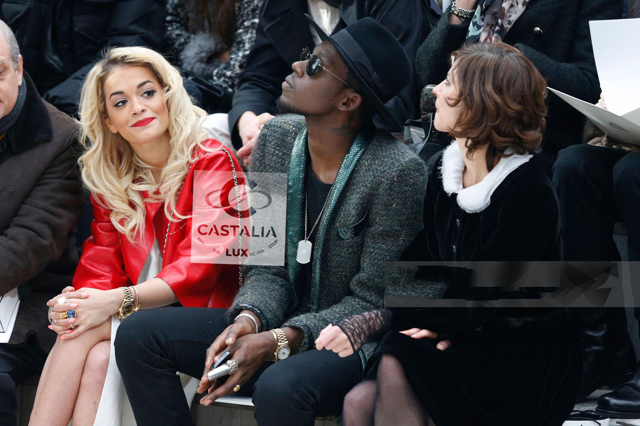 Nouveau superbe blouson en cuir Chanel de couleur rouge classique ~ avec doublure en tweed de soie écossais 
~ du défilé de la collection printemps 2013 du Maestro Karl Lagerfeld !
- Prix boutique supérieur à 11 000
Comme sur Rita Ora et sur les