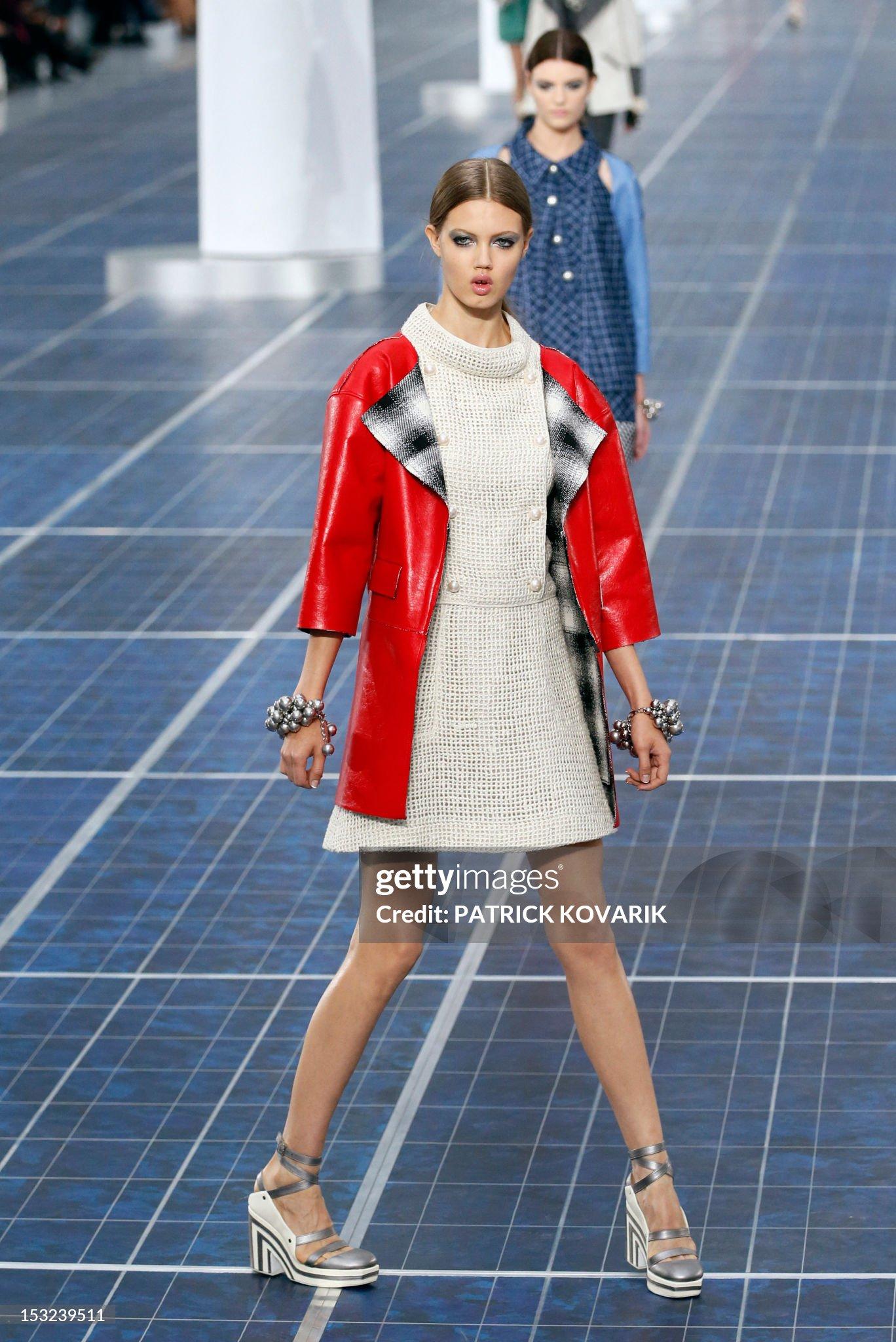 Veste en cuir et tweed rouge Rita Ora style Chanel 11K$ neuve, 38 FR en vente 2