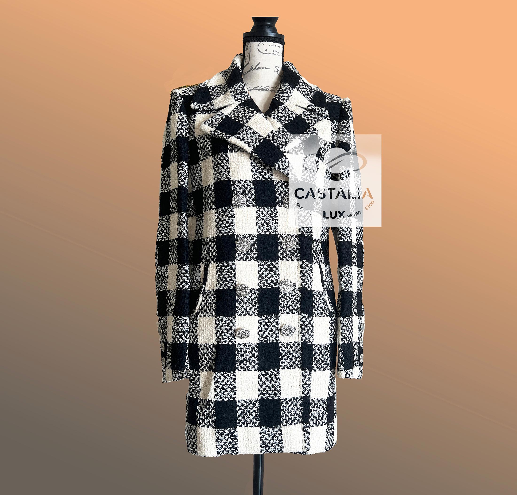 Chanel Parigi / Roma Giacca monocromatica in tweed 36 FR in vendita 1