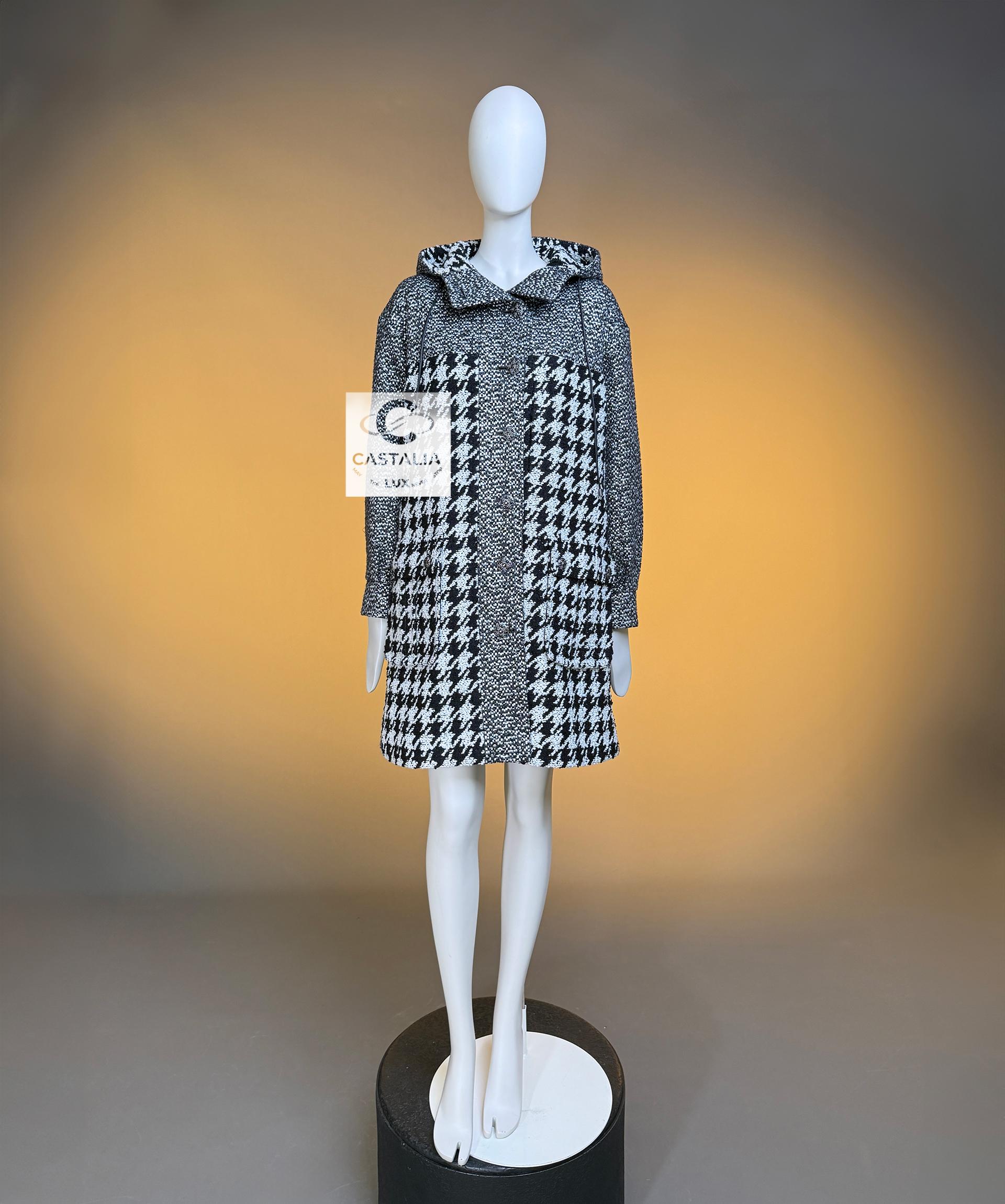 CHANEL 11K$ Rare Crossover Tweed Parka with Gripoix Buttons For Sale 7