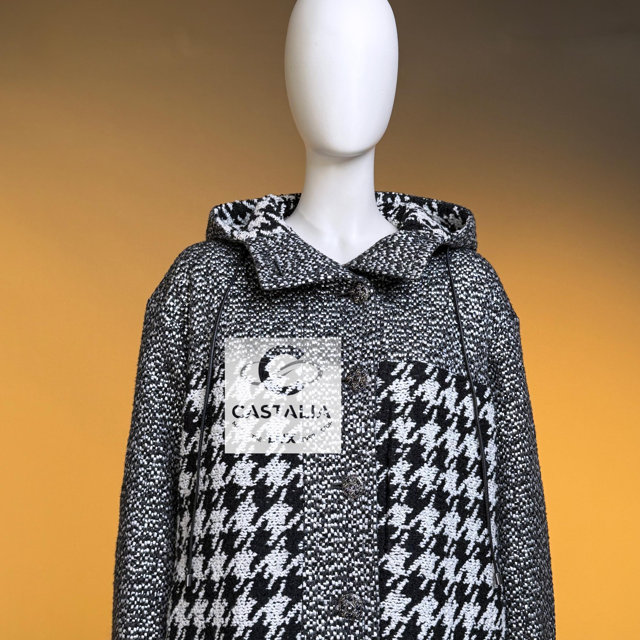 CHANEL 11K$ Rare Crossover Tweed Parka with Gripoix Buttons For Sale 8