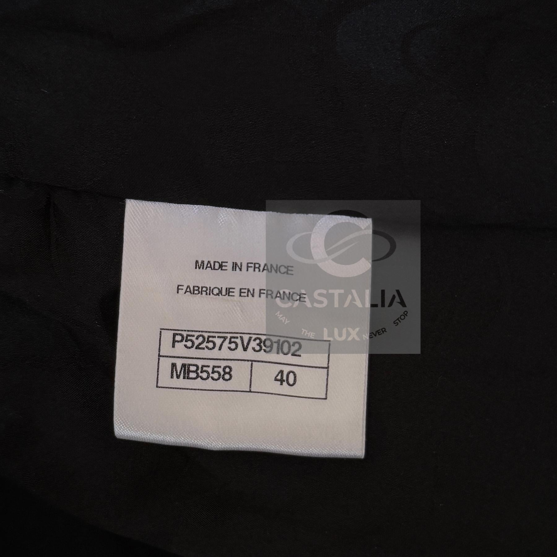 CHANEL 11K$ Rare Parka en tweed croisé avec boutons Gripoix en vente 13