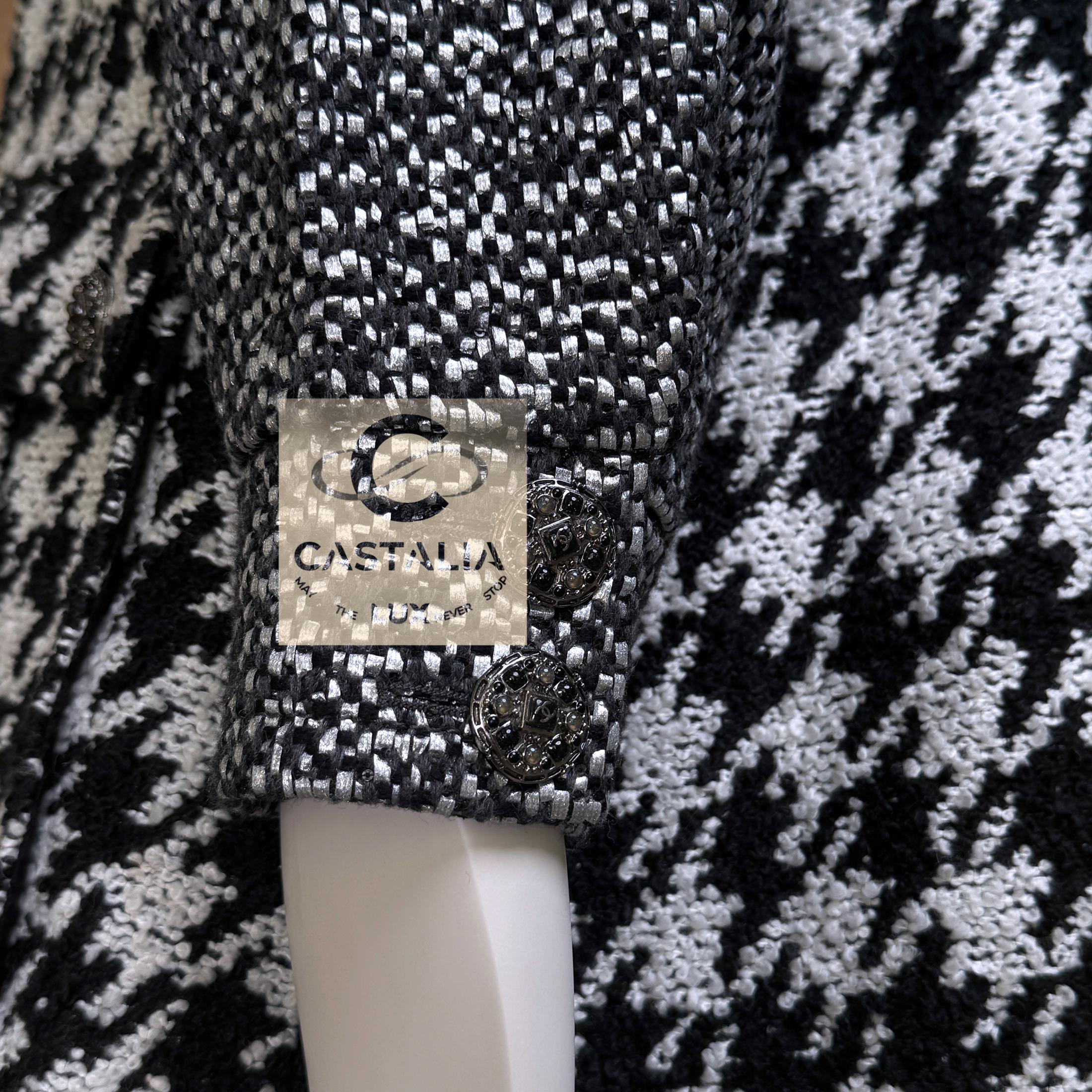 CHANEL 11K$ Rare Crossover Tweed Parka with Gripoix Buttons For Sale 4