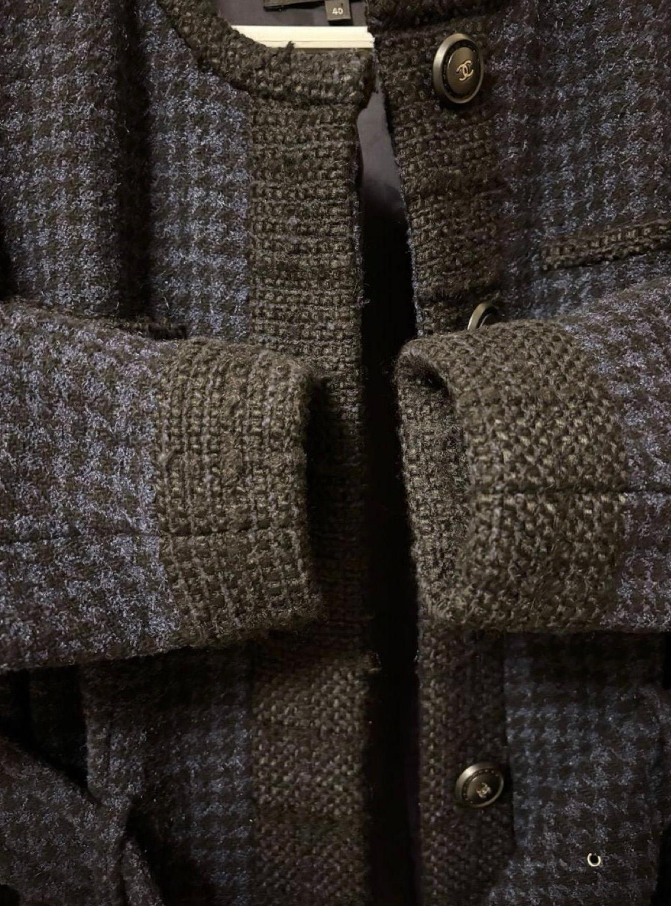 Femenino o masculino CHANEL 11K$ Abrigo de tweed con cinturón con logotipo CC 40 FR en venta