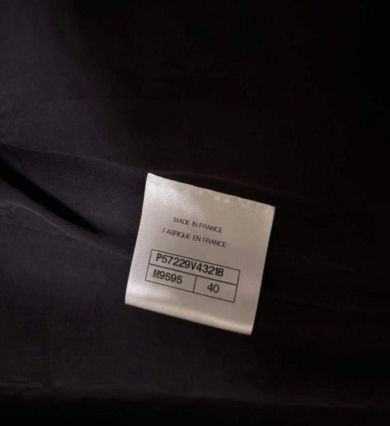 CHANEL 11K$ Abrigo de tweed con cinturón con logotipo CC 40 FR en venta 4