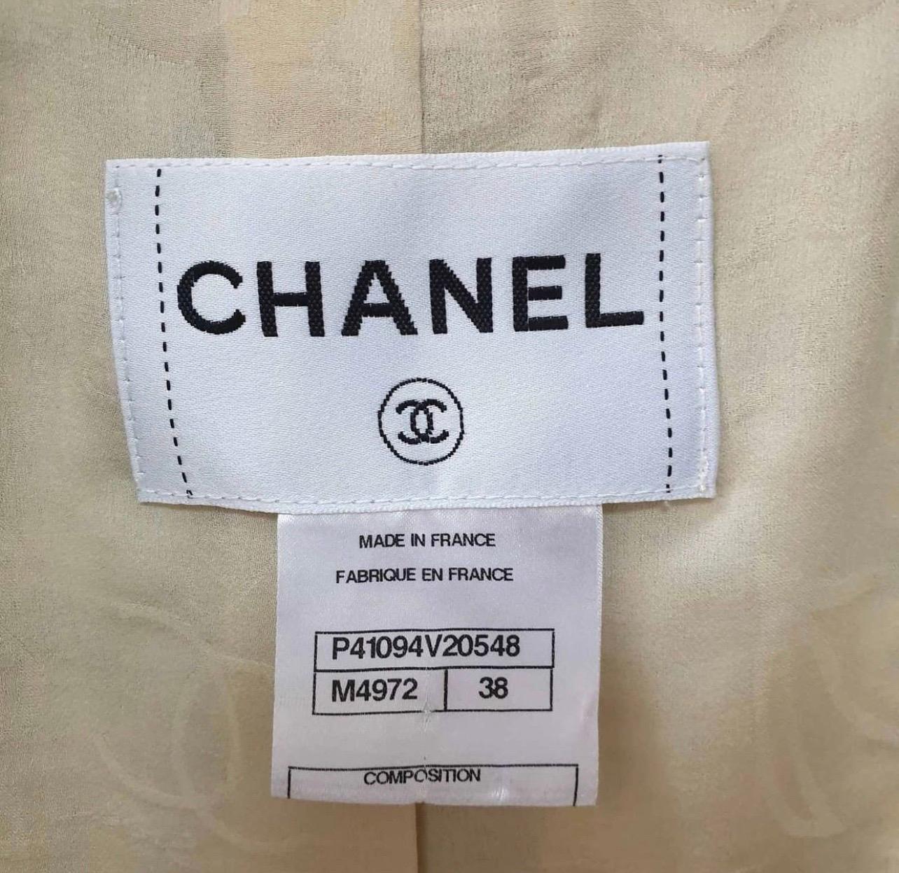 CHANEL yellow multicolor fantasy tweed flower sequins ostrich feather trim jacket  from 2011 Spring/Summer Runway collection

Multicolor fantasy tweed jacket features two front pockets at waist, CHANEL logo zip closures at center front, a CC logo