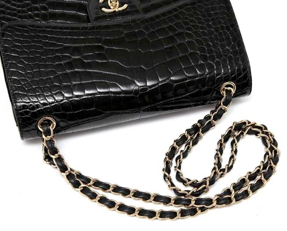 Guaranteed authentic Chanel 12A rare Black shiny Alligator coveted double flap Jumbo classic.
Accentuated with gold toned signature CC turnkey and chain link strap.
Strap can be worn double or single.
Rear slip pocket.
Signature interior finishes