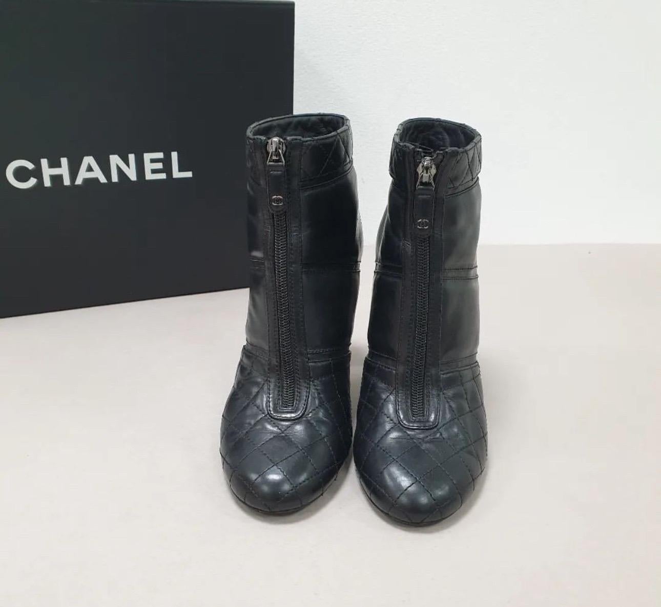 Chanel 12A Matelasse Leather Front Zip Heel Boots Pumps In Good Condition For Sale In Krakow, PL