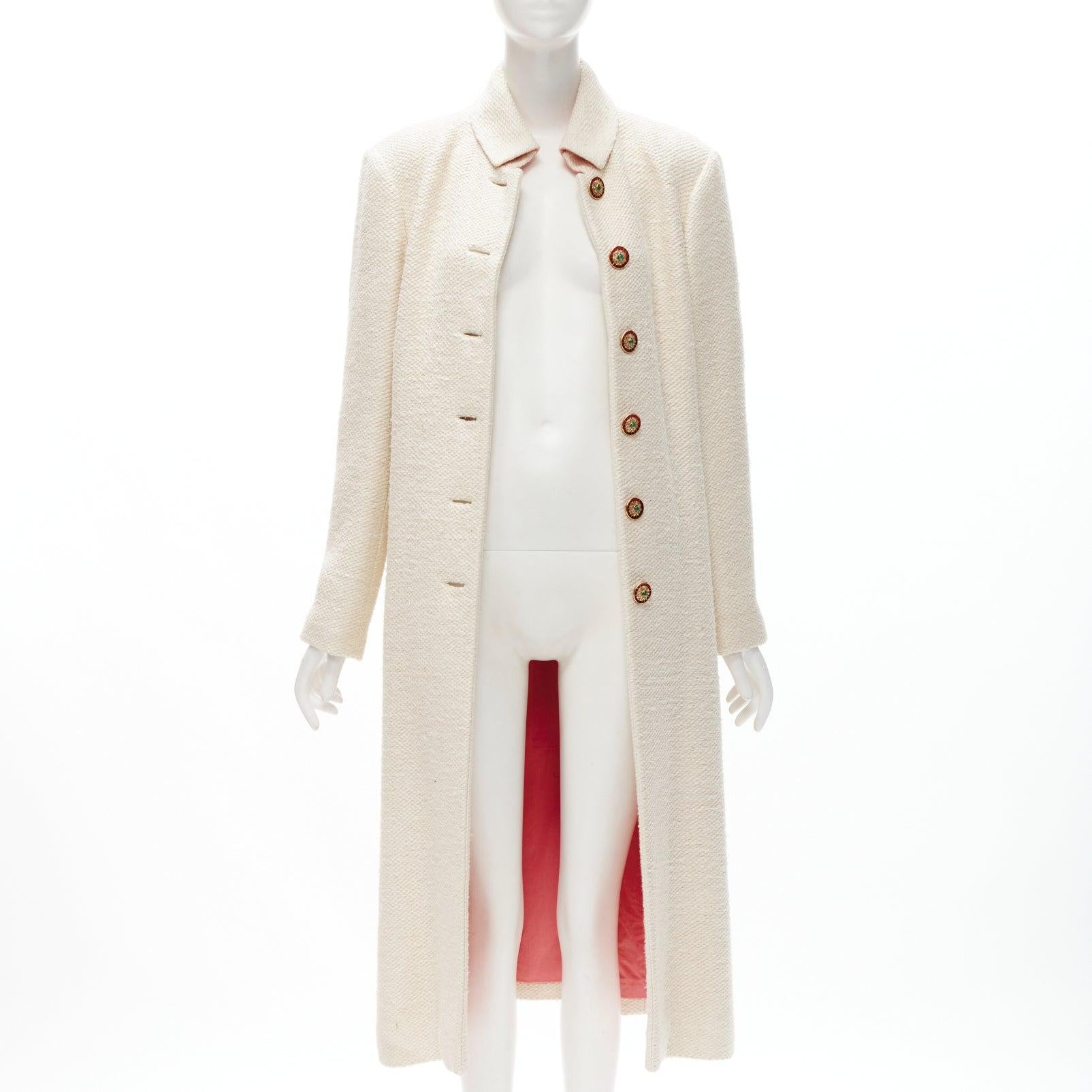 CHANEL 12A Paris Bombay ecru beige wool pink lining enamel button coat L
Reference: BMPA/A00210
Brand: Chanel
Designer: Karl Lagerfeld
Collection: 2012 Paris Bombay - Runway
Material: Feels like wool
Color: Ecru, Pink
Pattern: Solid
Closure:
