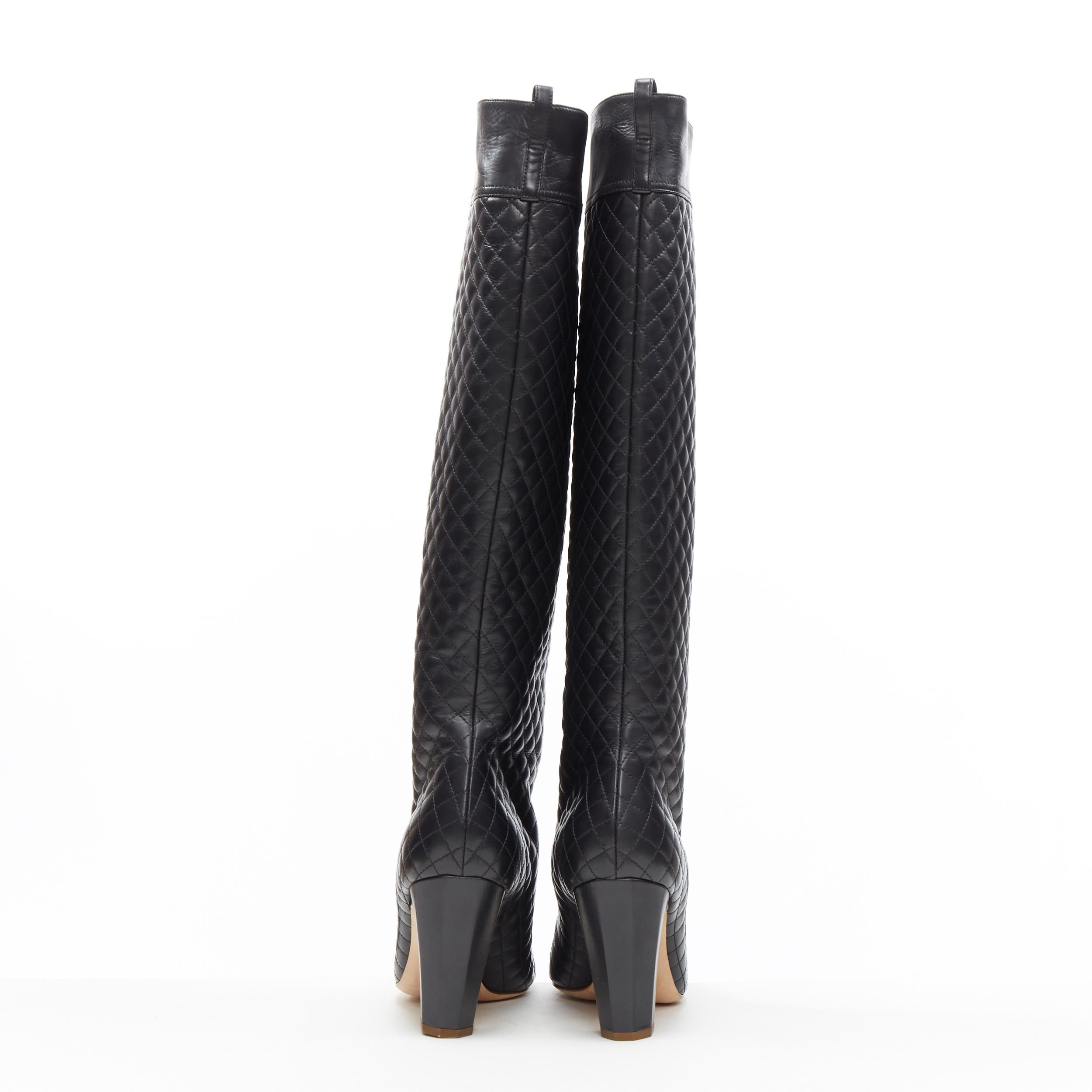 De las mujeres CHANEL 12C negro diamante acolchado de cuero metal CC puntera rodilla bota alta EU38