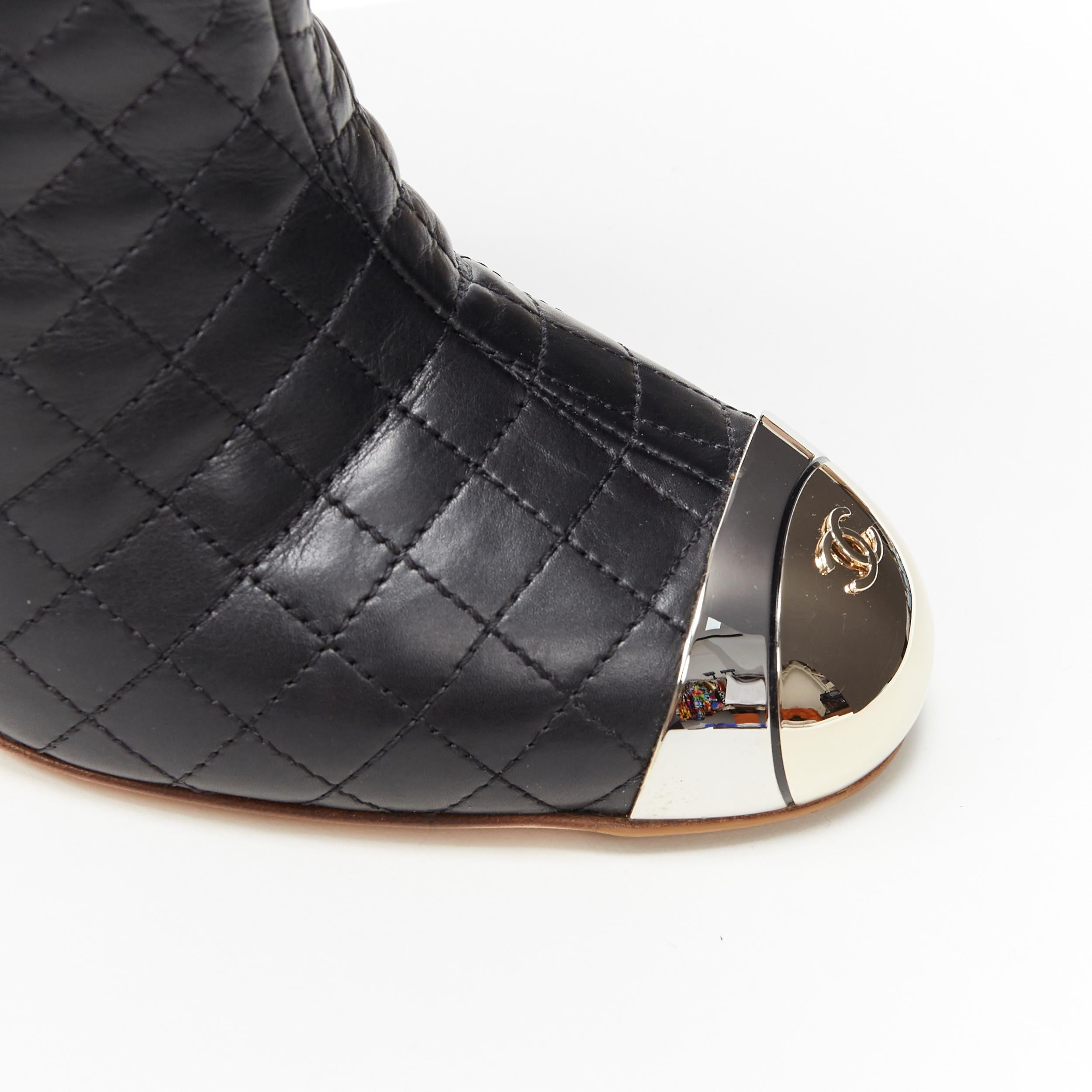 CHANEL 12C negro diamante acolchado de cuero metal CC puntera rodilla bota alta EU38 3