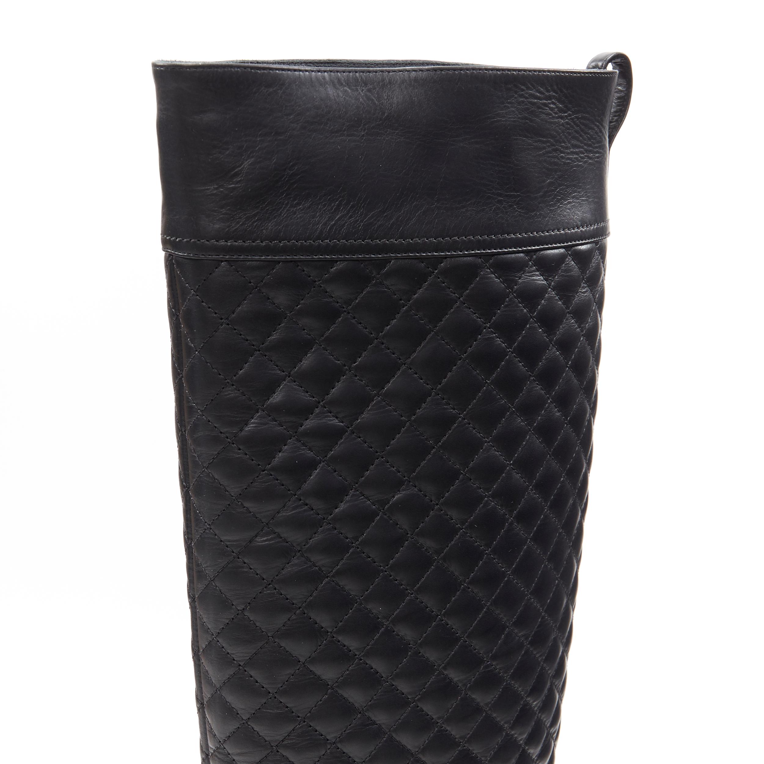 CHANEL 12C negro diamante acolchado de cuero metal CC puntera rodilla bota alta EU38 4