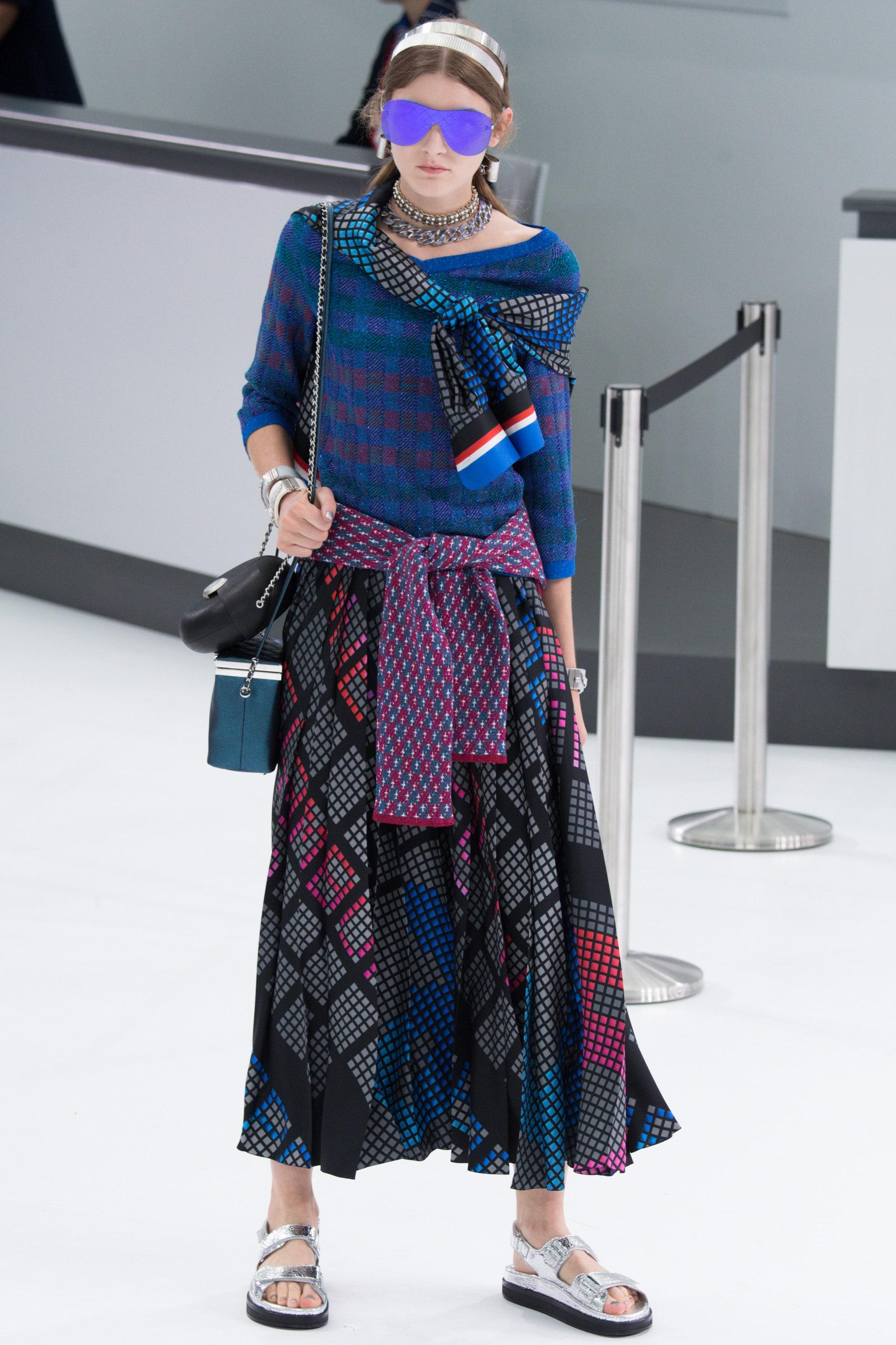 Astonishing Chanel maxi silk dress with Giant CC Logos and 31 Rue Cambon inscriptions throughout ~ from Runway of AIRLINES Collection by Karl Lagerfeld
~ Boutique price over 12,000$
Size mark 40 FR / Condition: never worn
- CC logo buttons at back
-