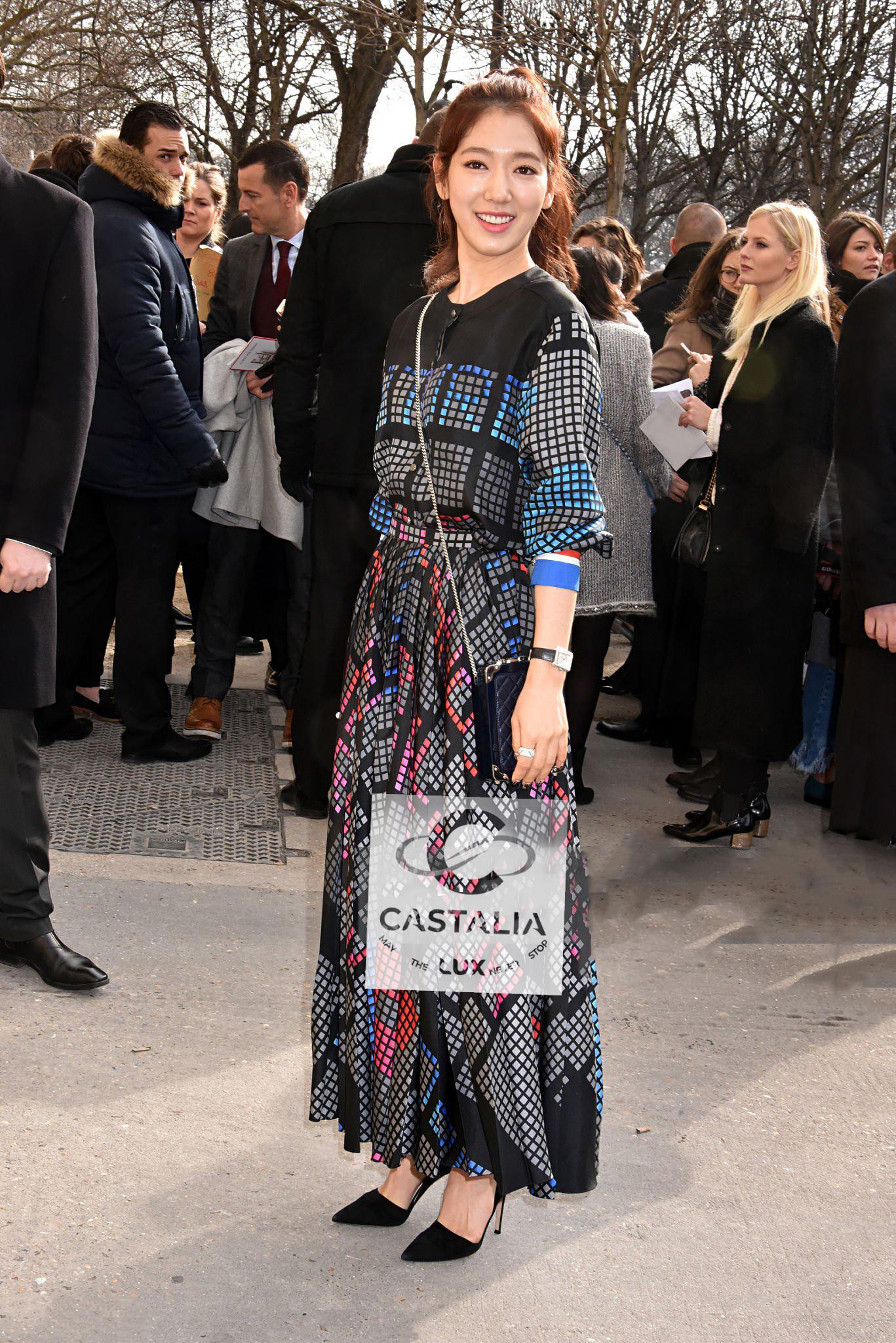 Chanel 12K$ Astonishing CC Giant Logo Maxi Silk Dress 40 FR In Excellent Condition For Sale In Dubai, AE