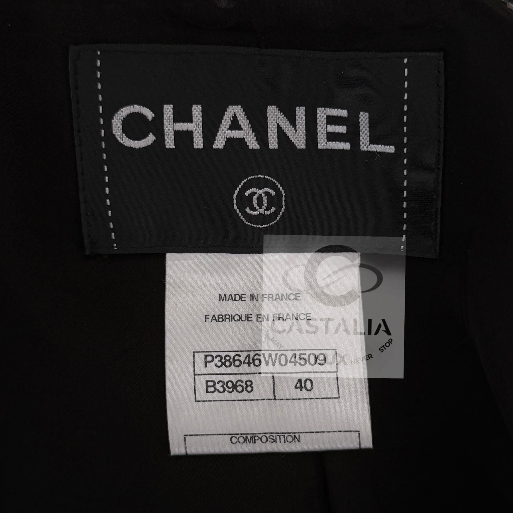 CHANEL 12K$ Veste en tweed noir avec paillettes 40 FR en vente 9