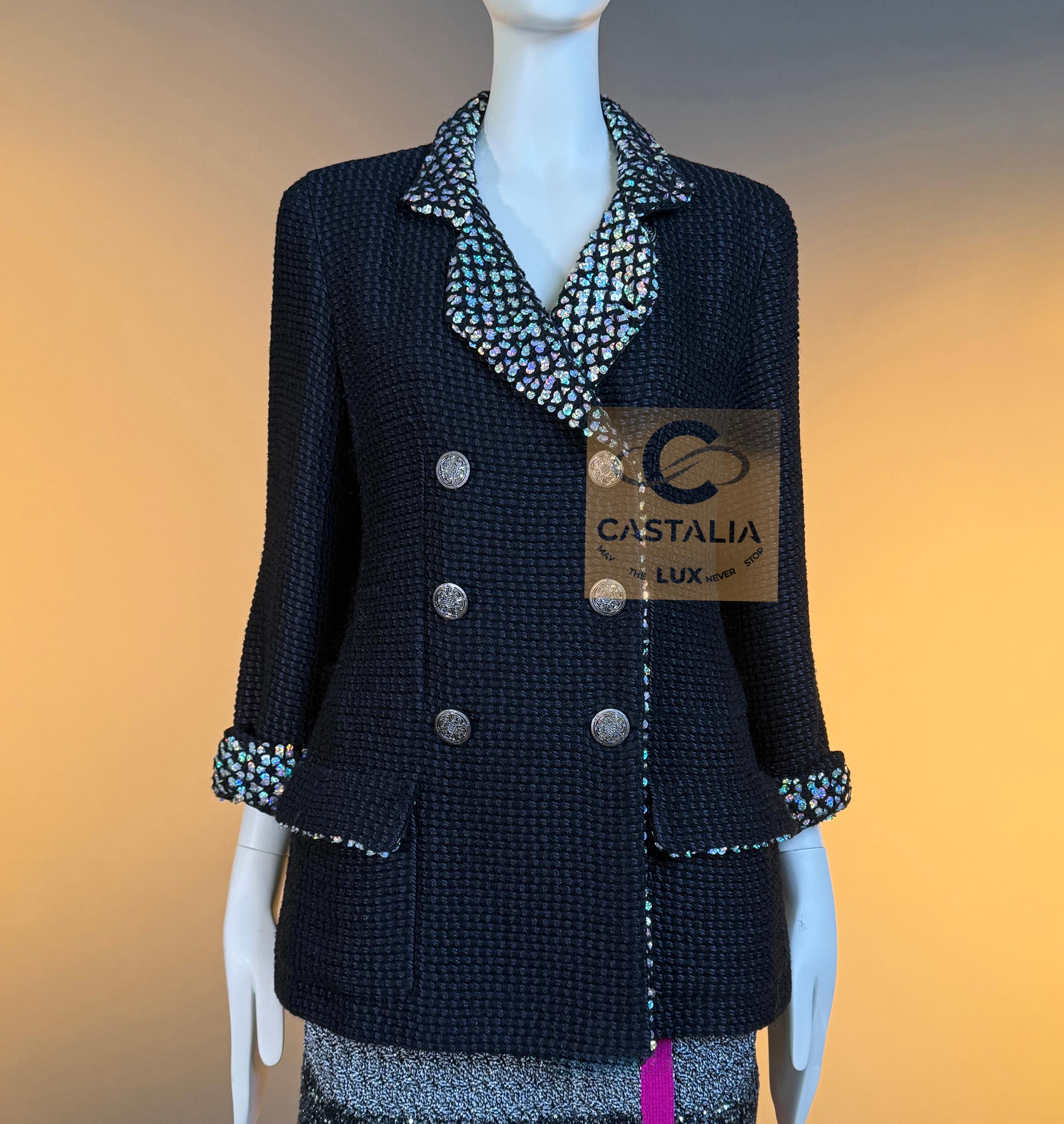 CHANEL 12K$ Veste en tweed noir avec paillettes 40 FR en vente 1