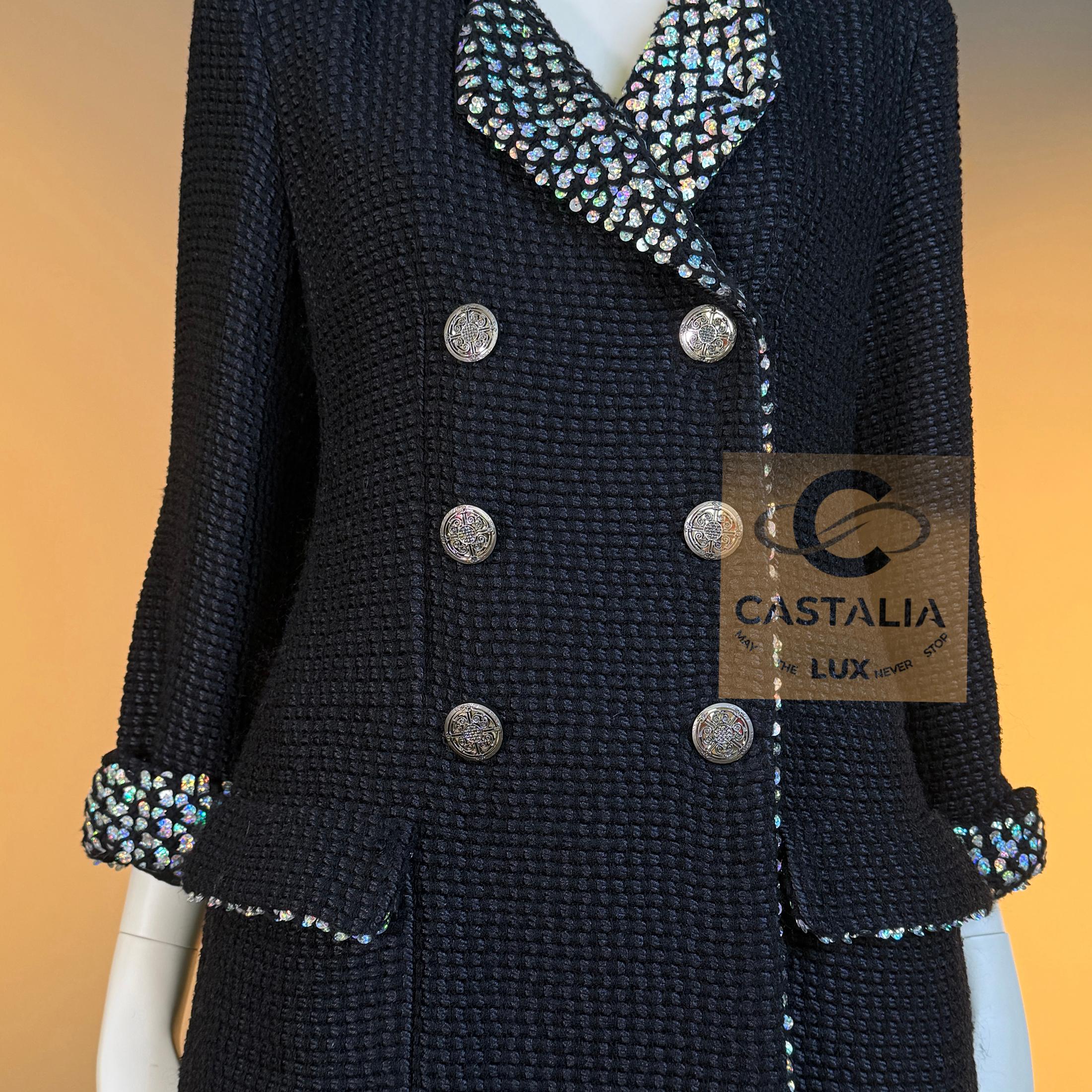 CHANEL 12K$ Veste en tweed noir avec paillettes 40 FR en vente 3