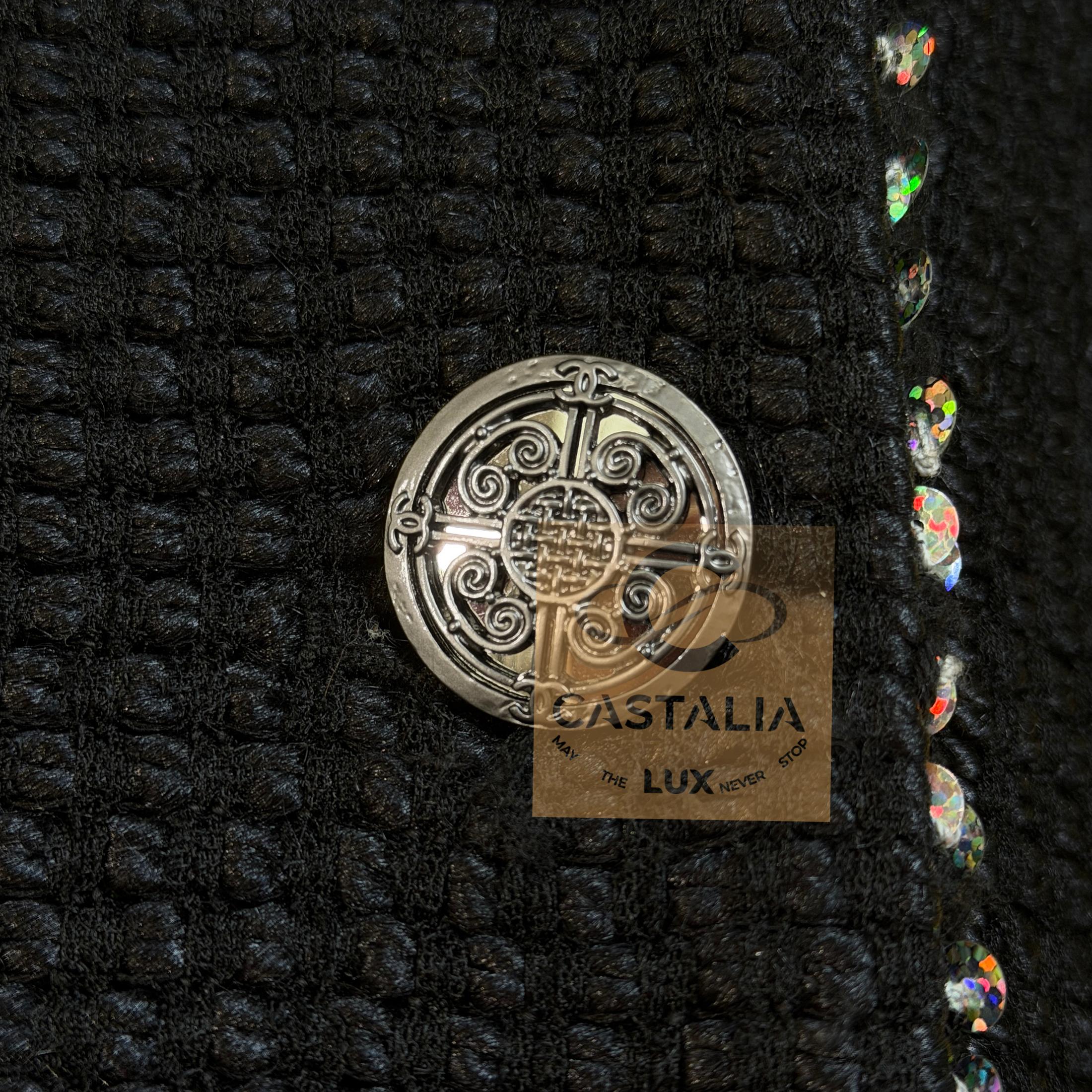 CHANEL 12K$ Veste en tweed noir avec paillettes 40 FR en vente 4