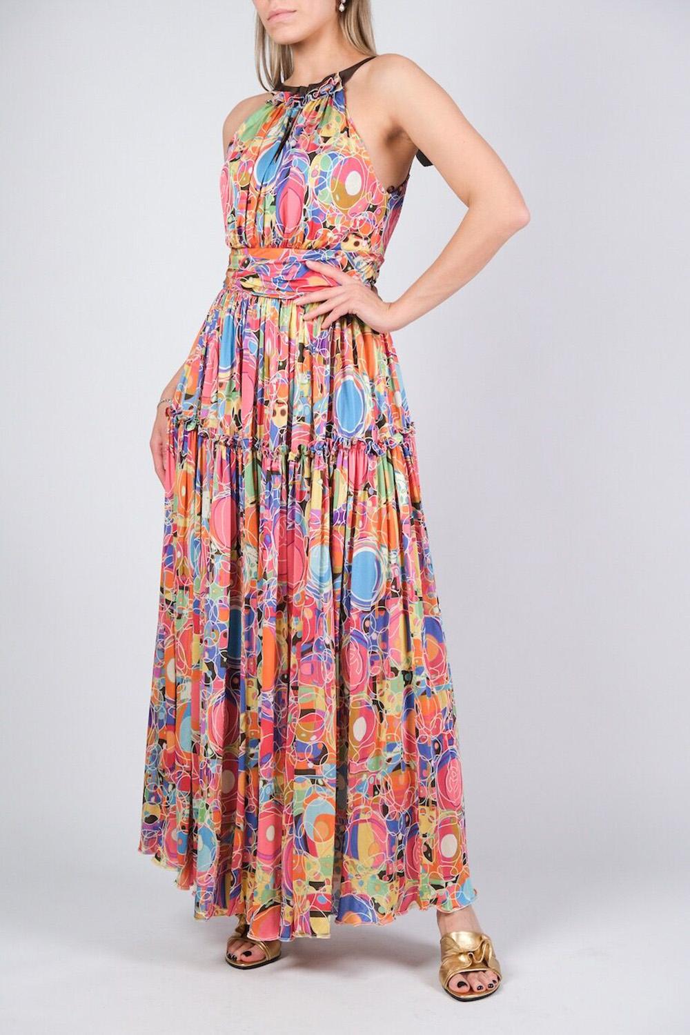 Meraviglioso maxi abito di Chanel in seta con logo CC - il prezzo in boutique per un abito simile parte da 12.000€.
Taglia 36 FR. Ottime condizioni, ci sono dei piccolissimi strappi (che non si notano affatto quando si indossa).